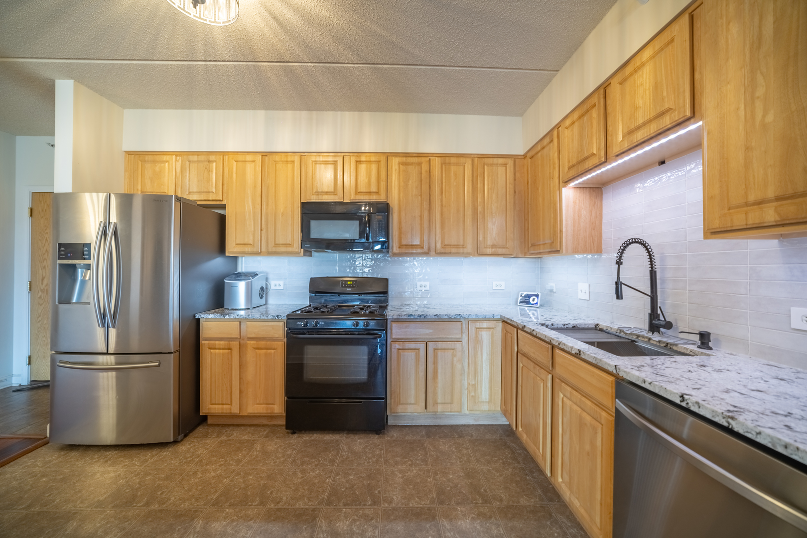 77 N Wolf Road Unit: 406