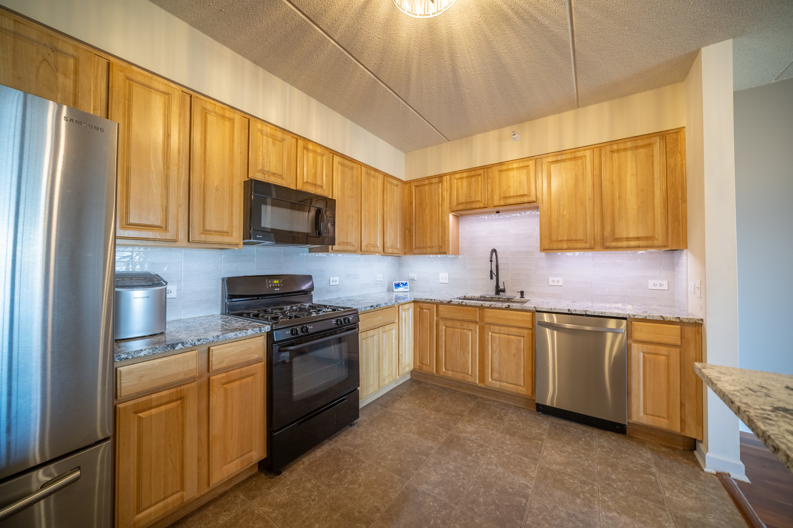 77 N Wolf Road Unit: 406