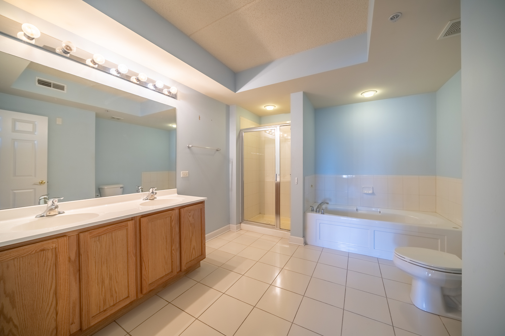 77 N Wolf Road Unit: 406