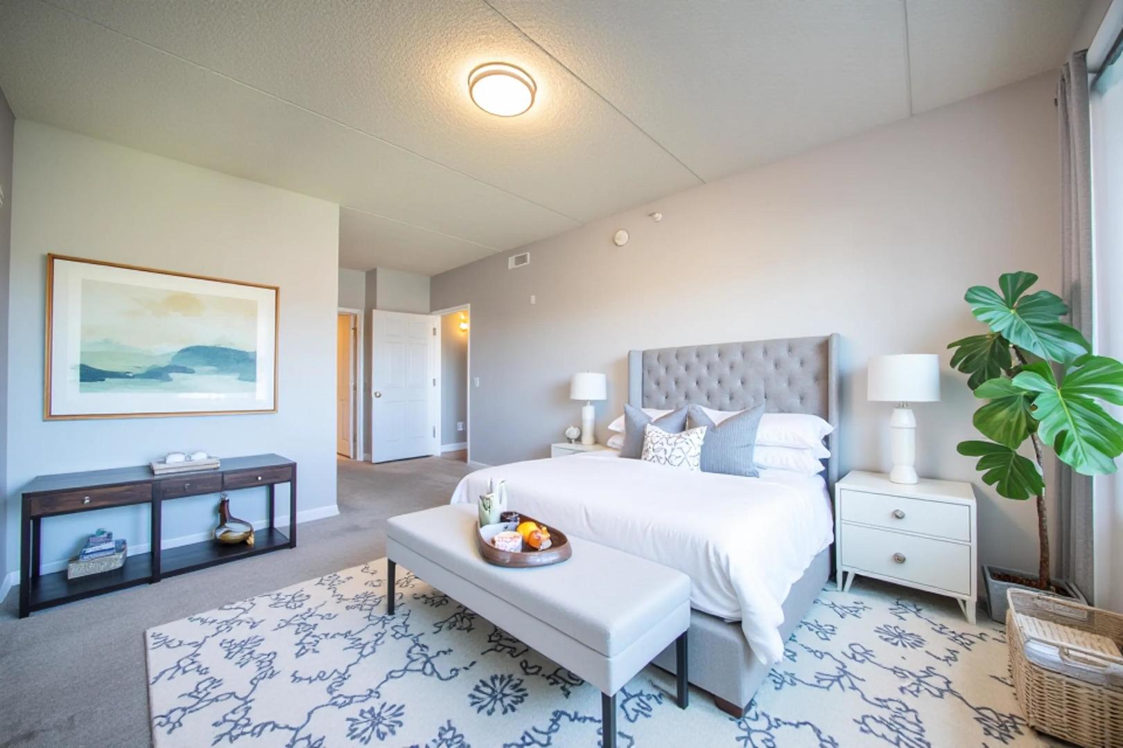 77 N Wolf Road Unit: 406