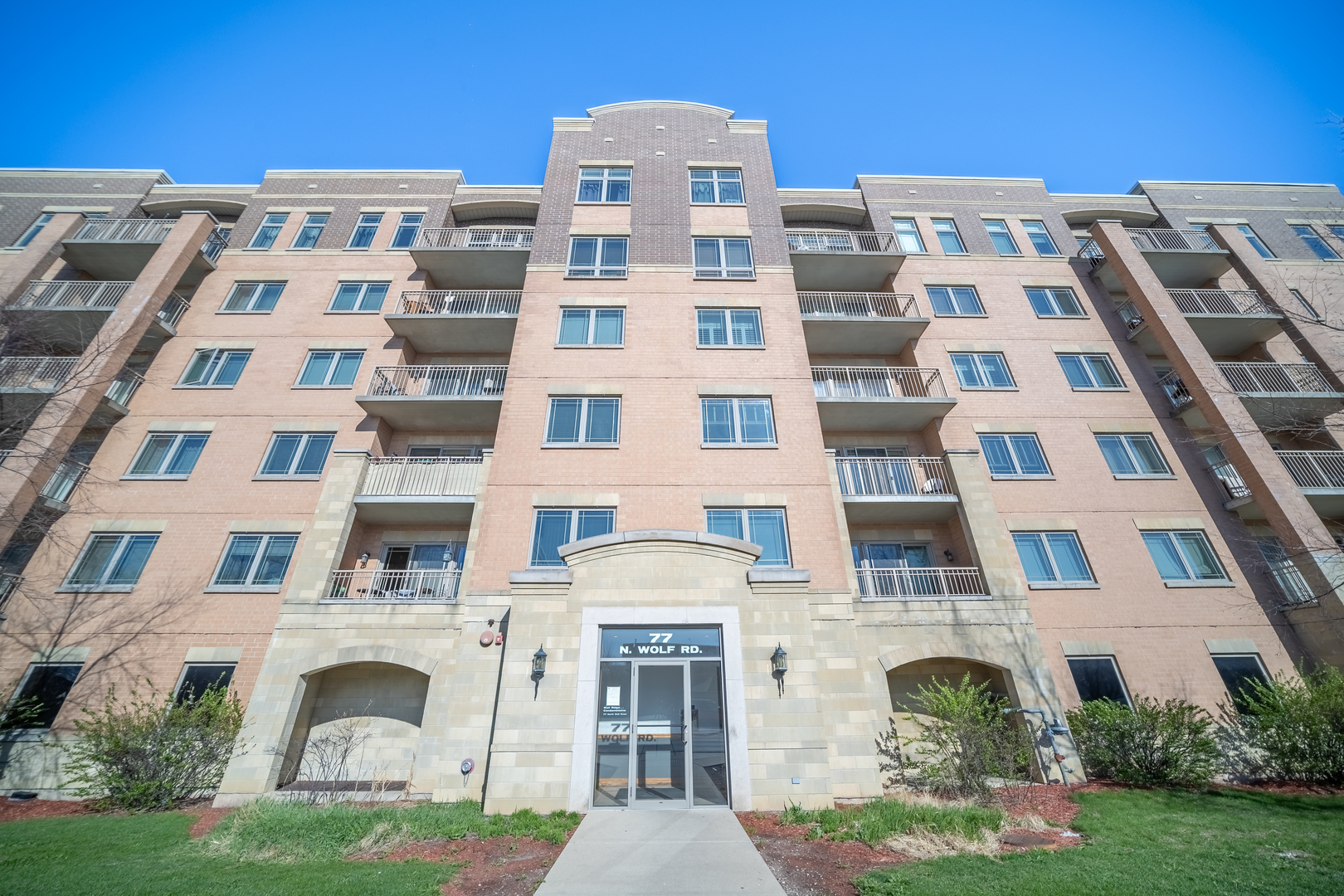 77 N Wolf Road Unit: 406