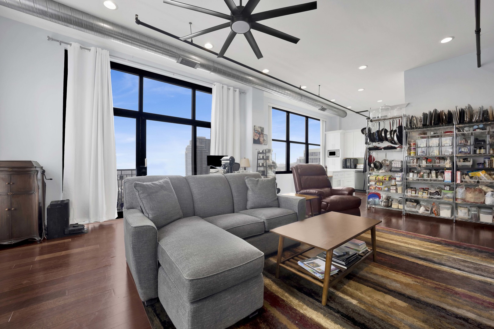 1516 S WABASH Avenue Unit: 1102