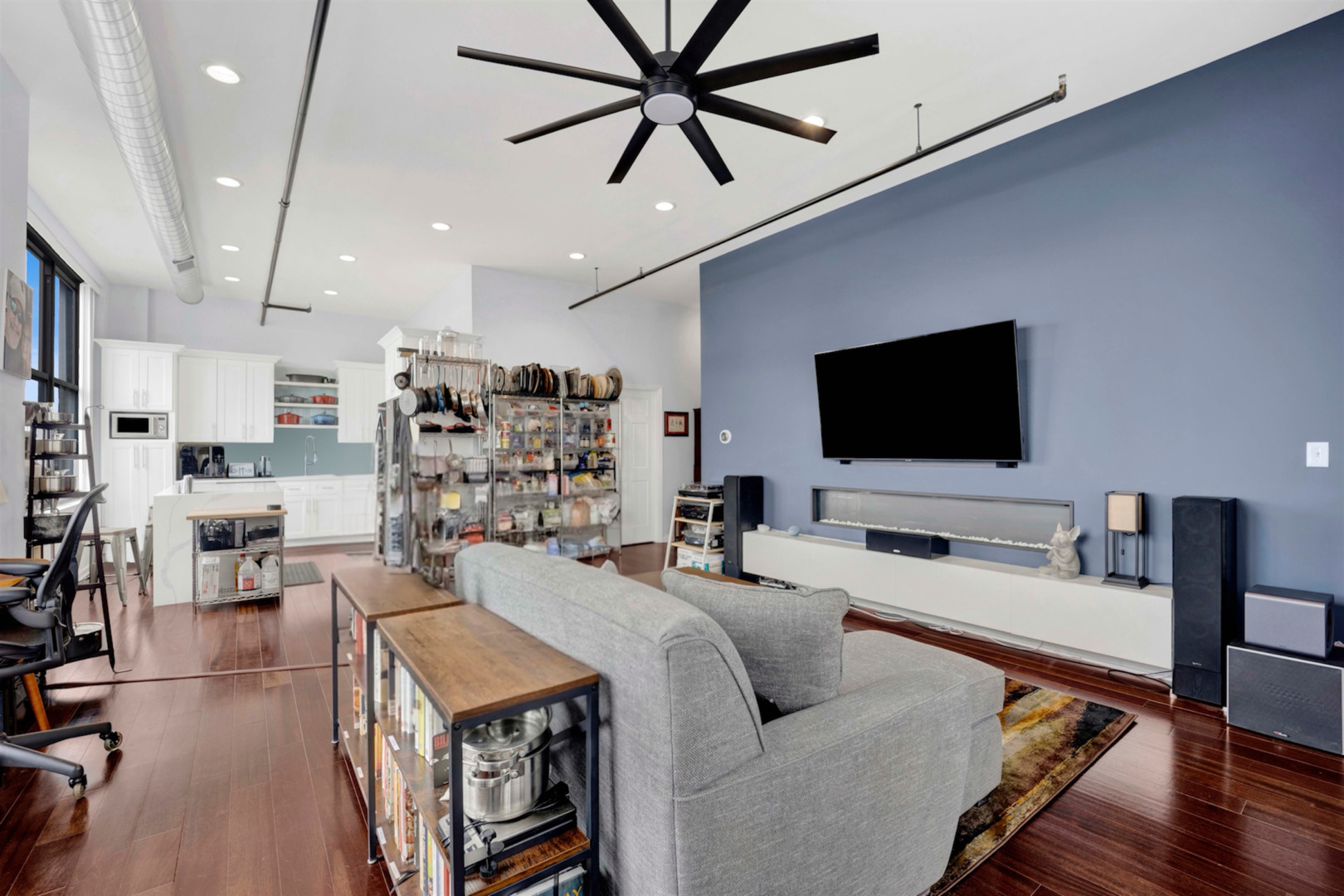 1516 S WABASH Avenue Unit: 1102