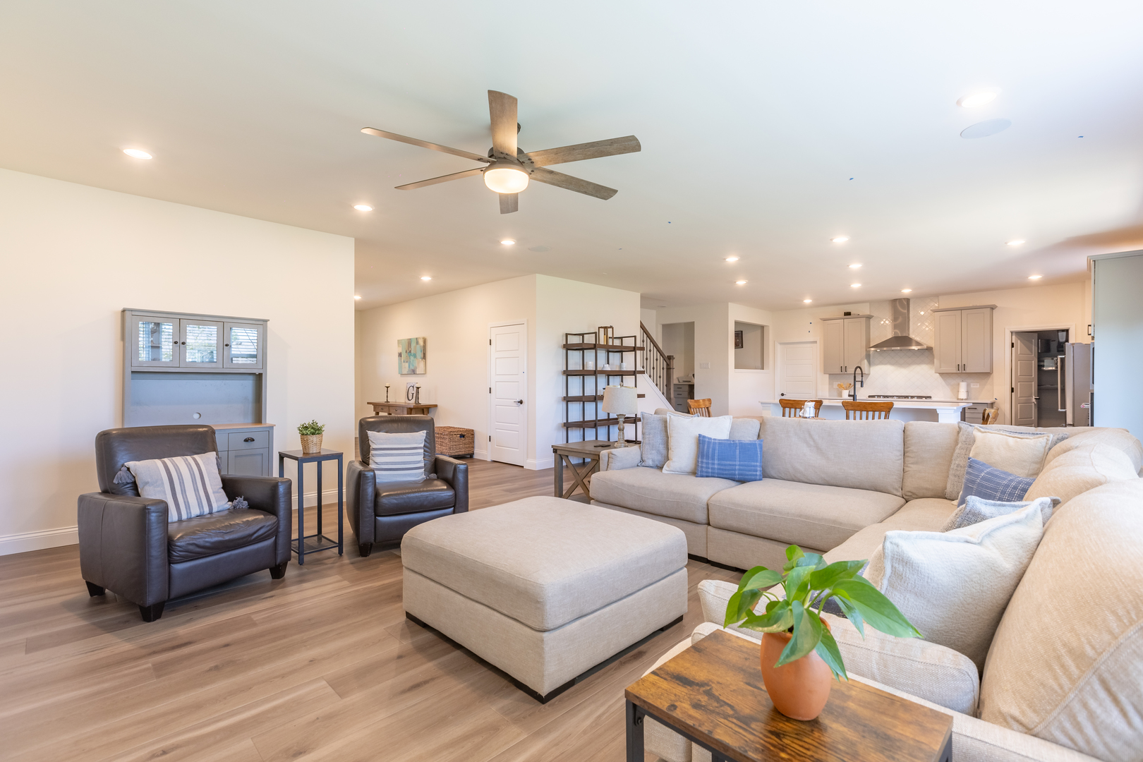 3687 Peregrine Way
