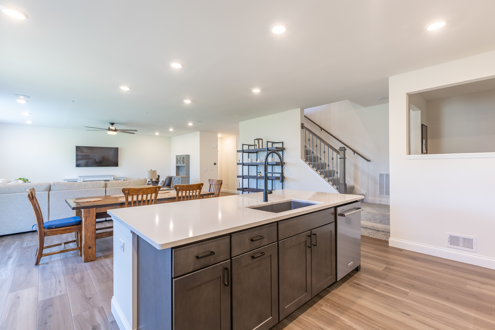 3687 Peregrine Way