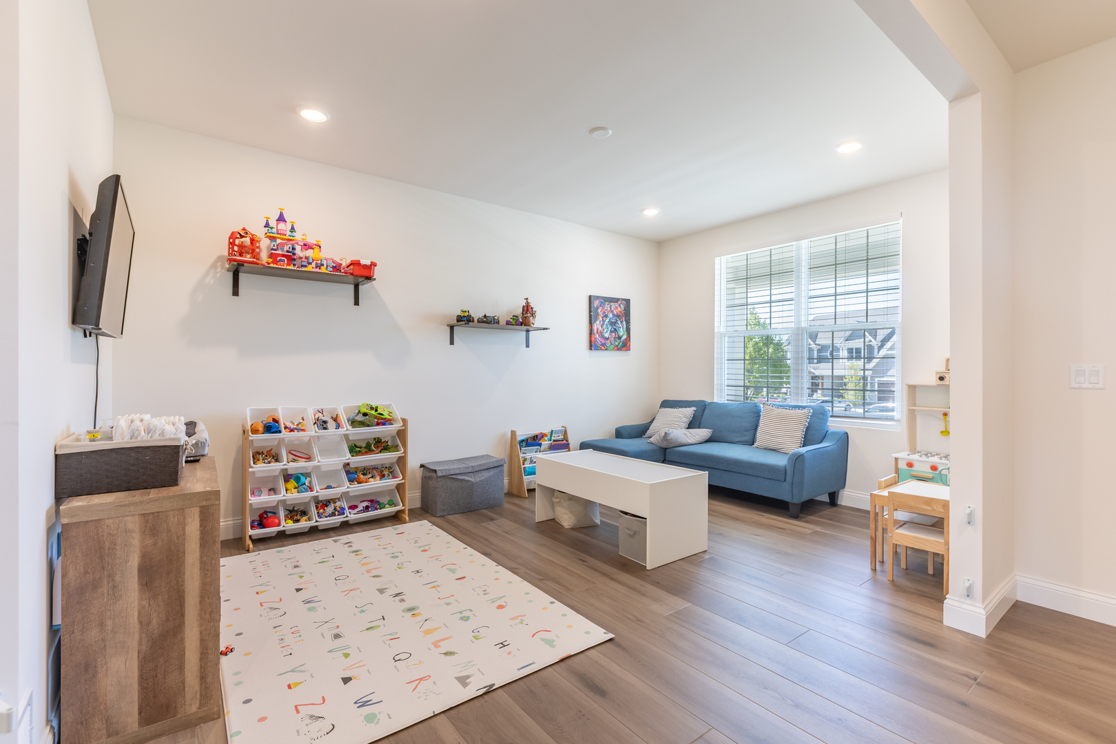3687 Peregrine Way