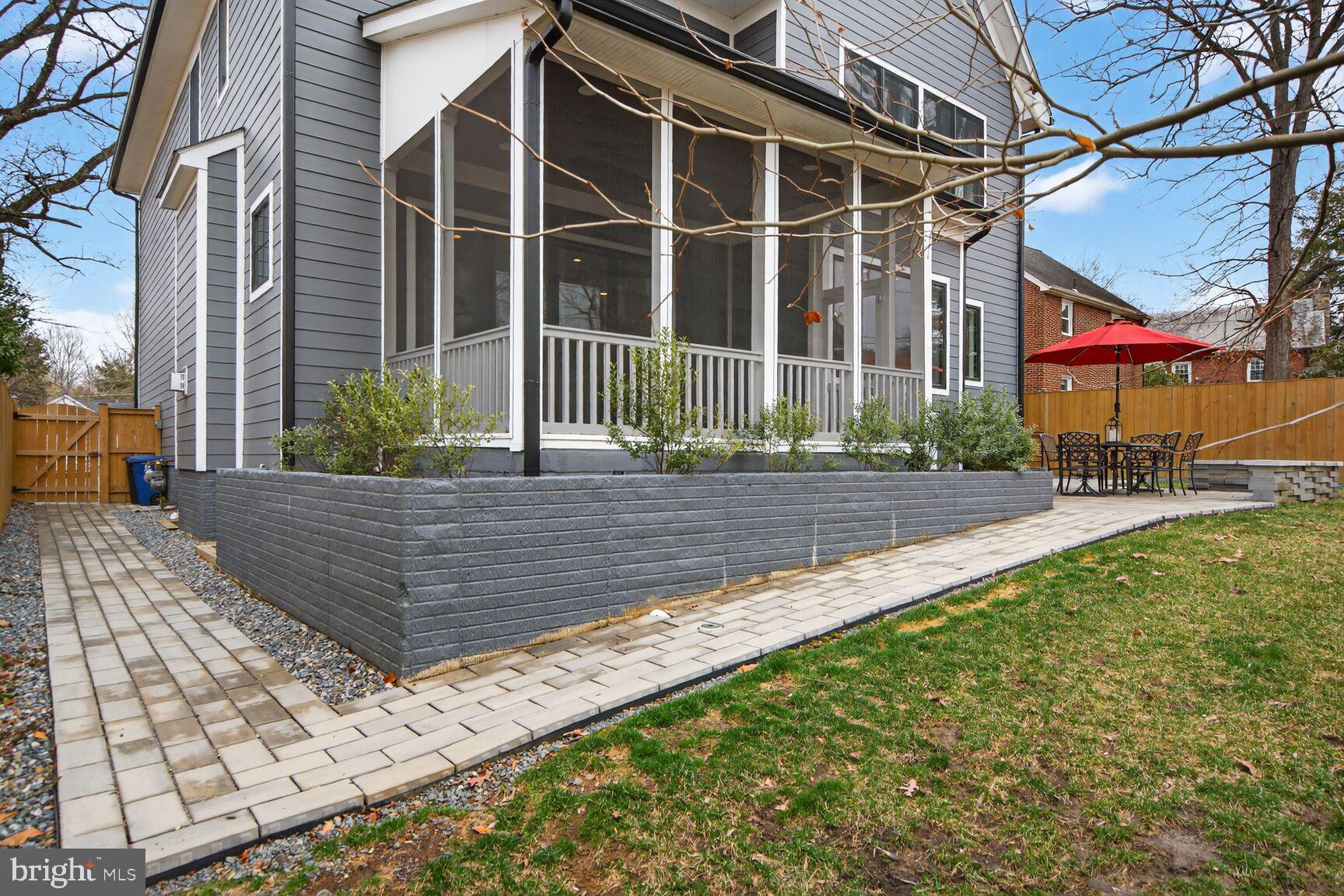 414 N MONROE STREET