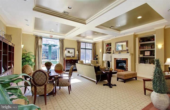 502 W BROAD STREET 305