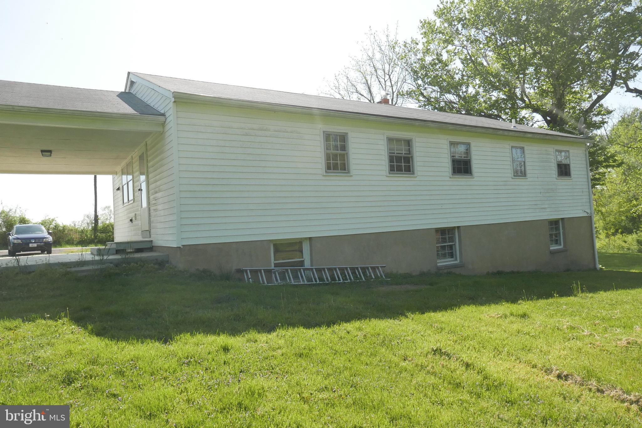 8238 HIDEAWAY RD
