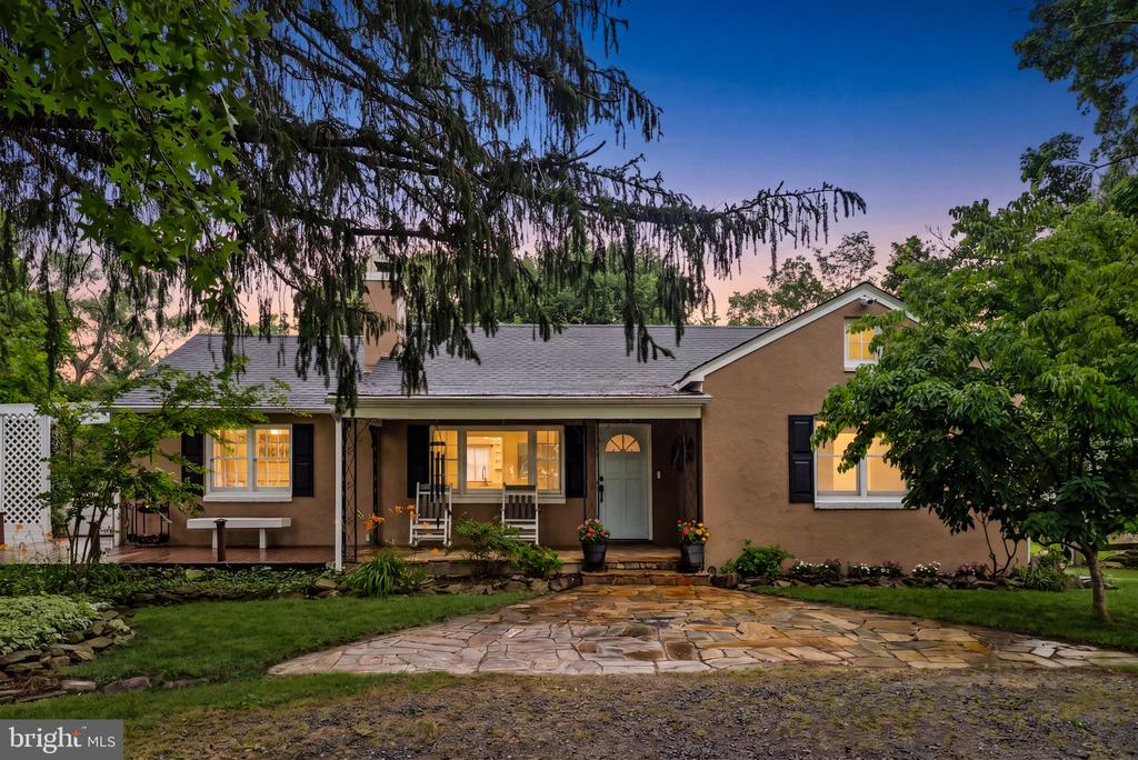 1548 WESTON LANE