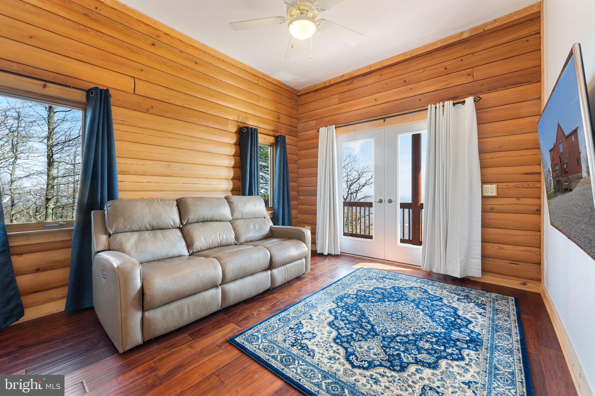 1581 GREAT MOUNTAIN LANE