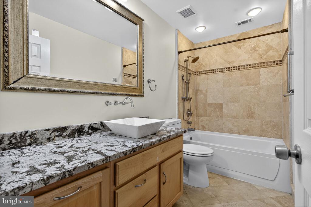 11430 LINKS DRIVE
