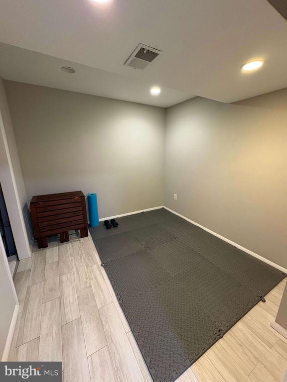 2115 PRESTON SQUARE COURT