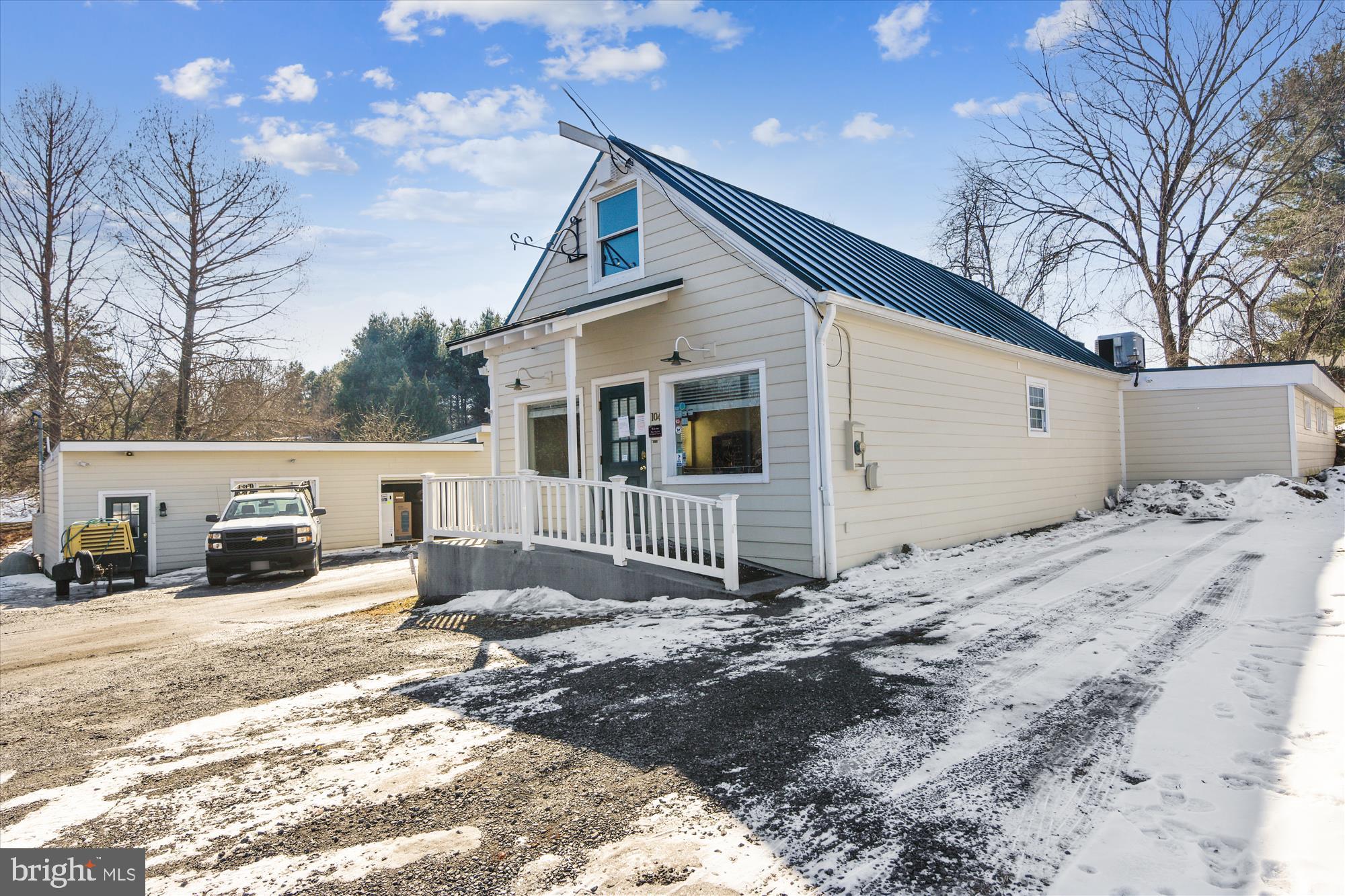 104 & 106 S PENDLETON STREET