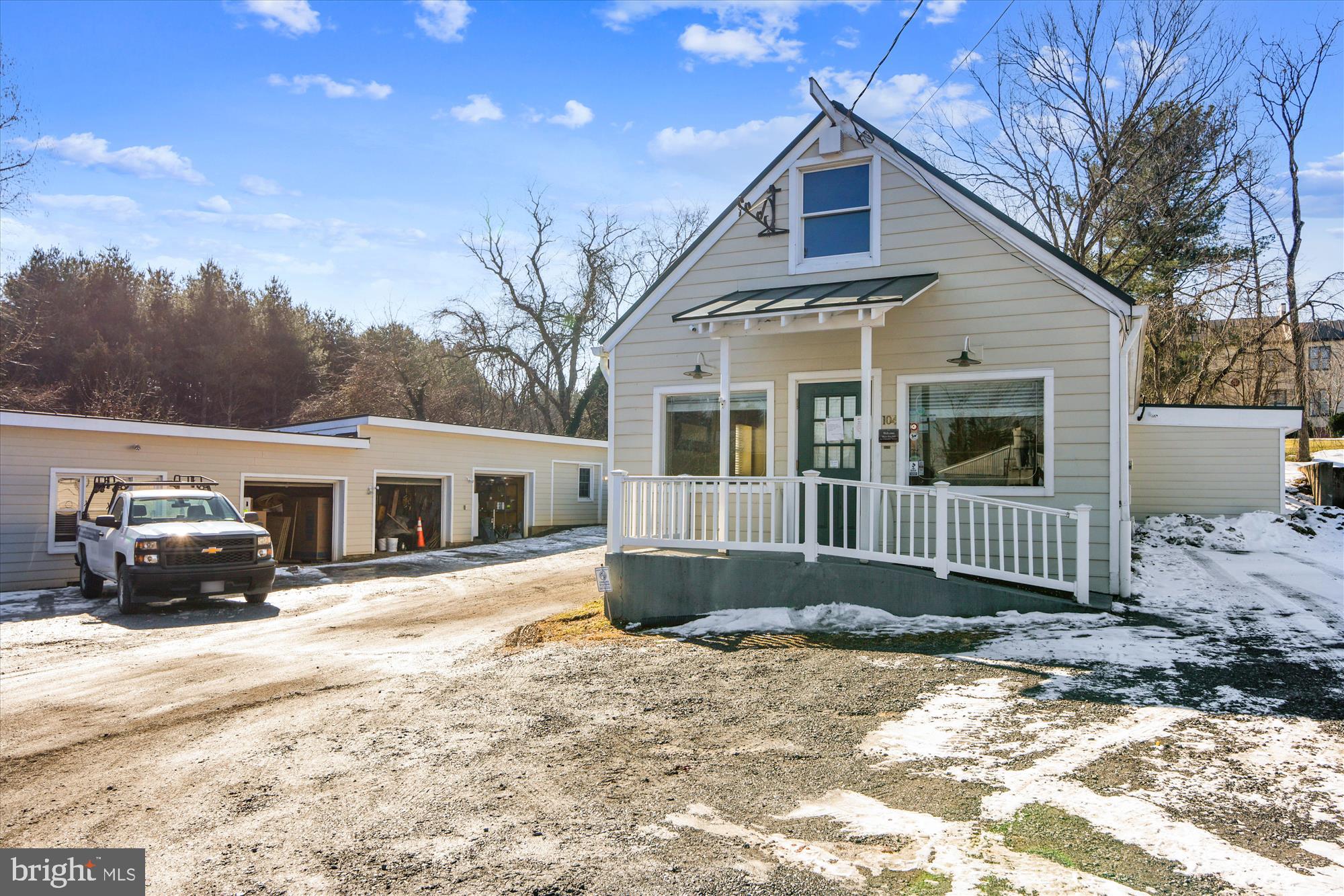 104 & 106 S PENDLETON STREET