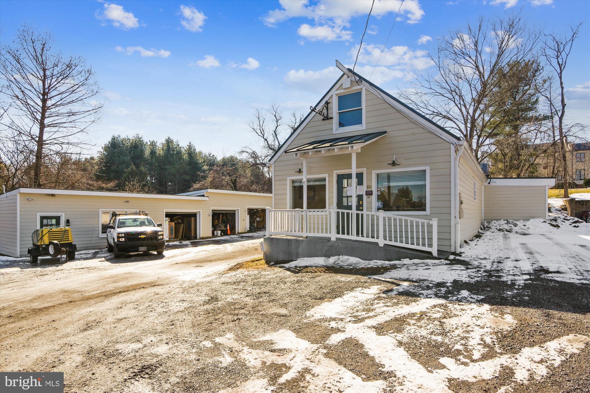 104 & 106 S PENDLETON STREET