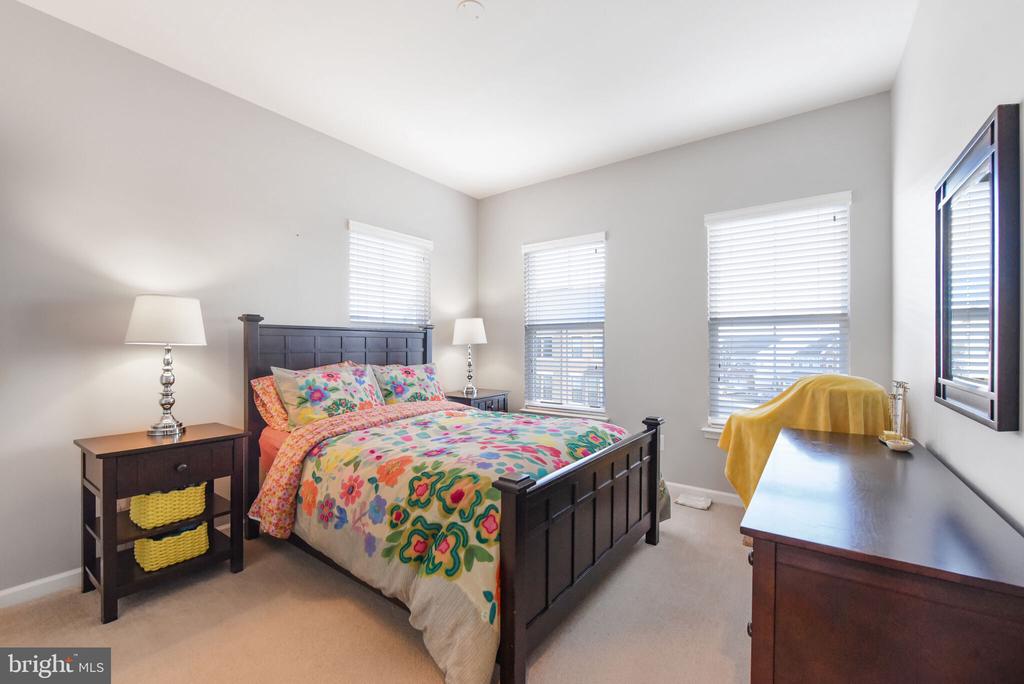 23667 TURTLE POINT TERRACE