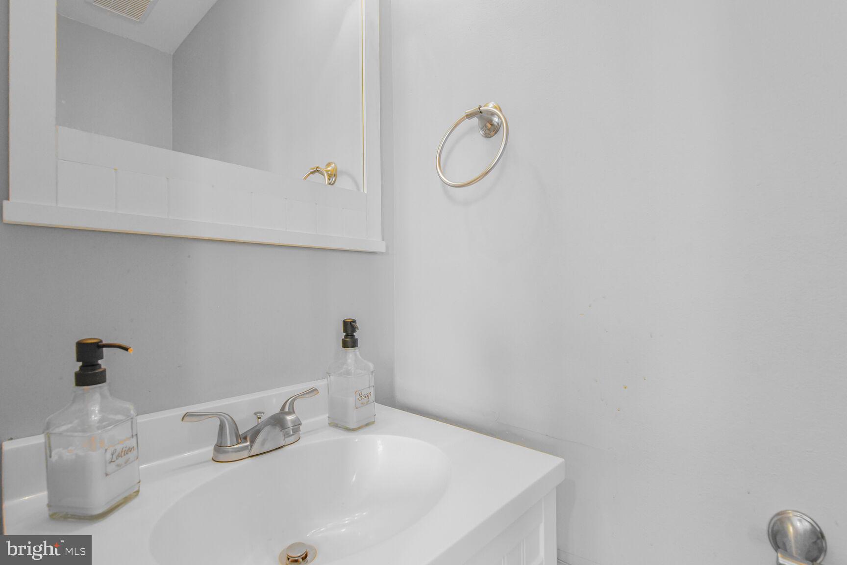 108 HAMPSHIRE SQUARE SW