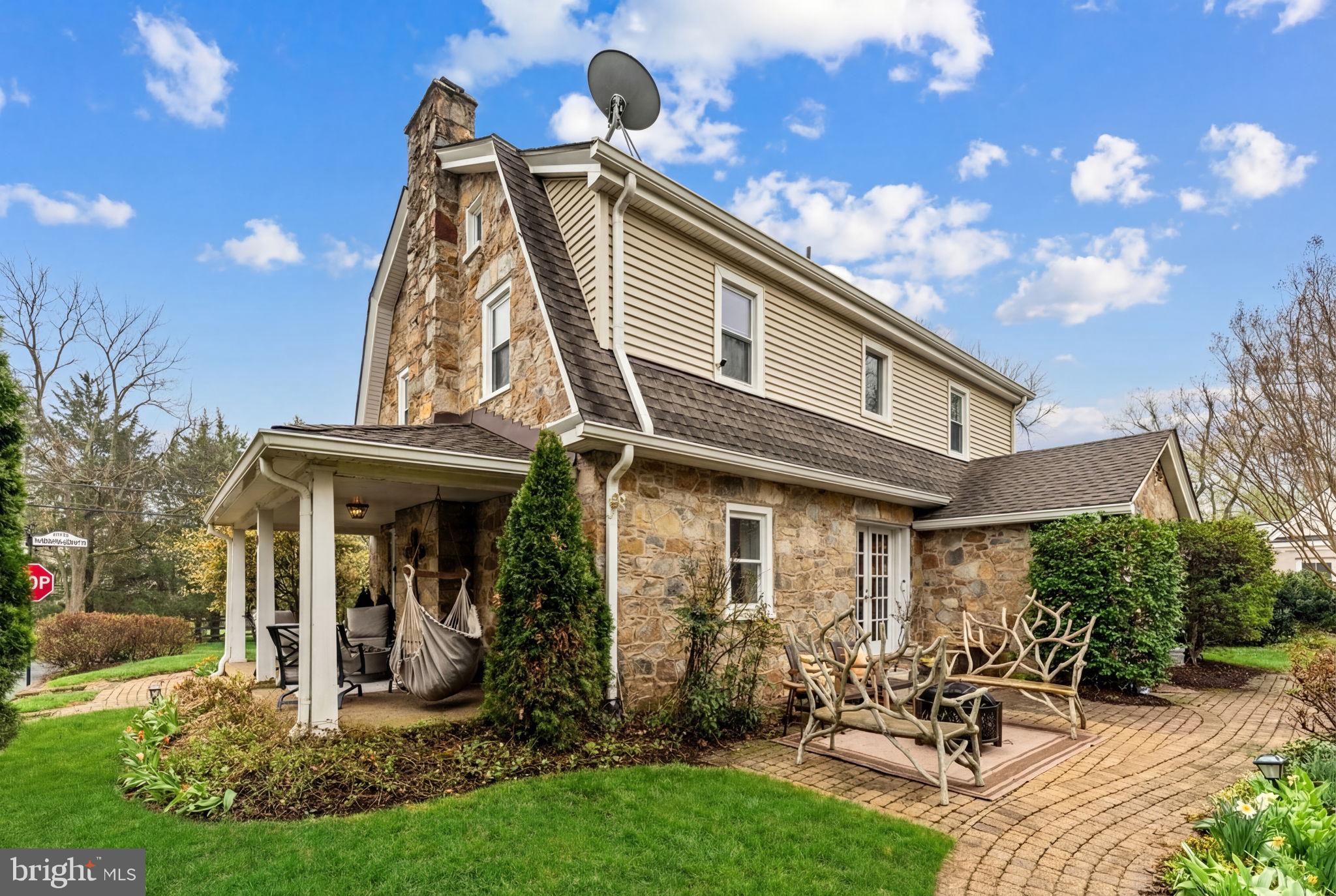 700 W WASHINGTON STREET