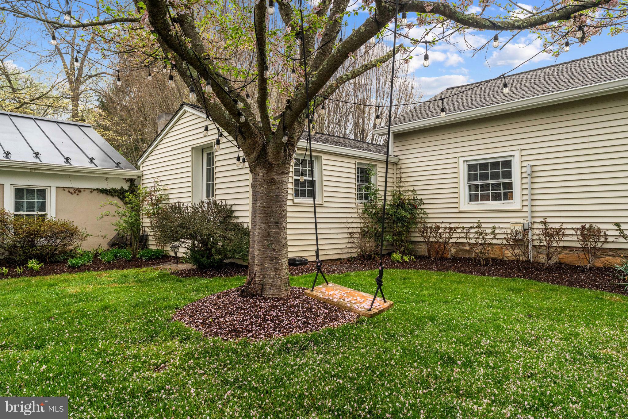 700 W WASHINGTON STREET