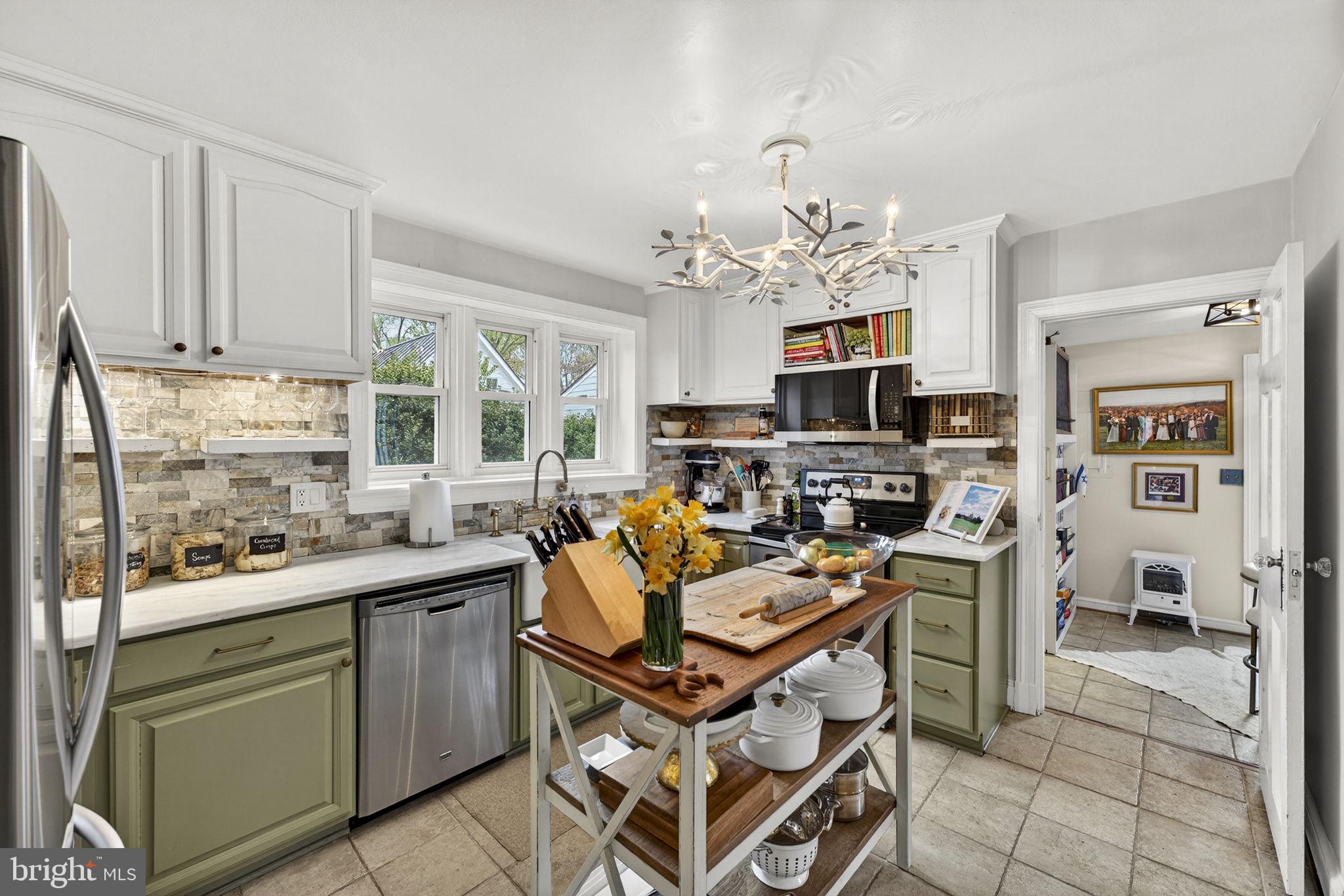 700 W WASHINGTON STREET