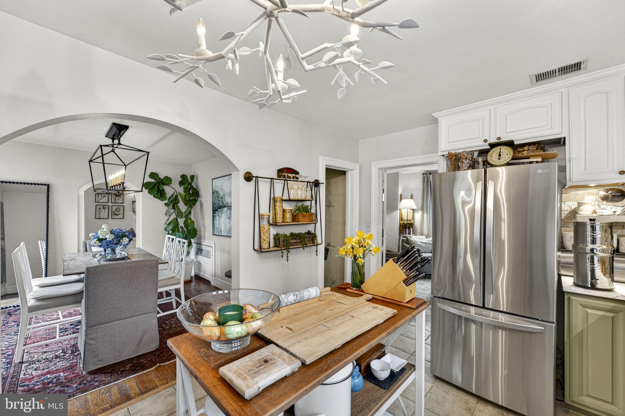 700 W WASHINGTON STREET