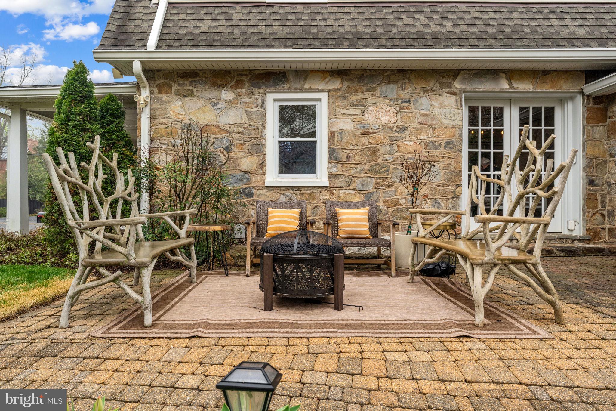 700 W WASHINGTON STREET