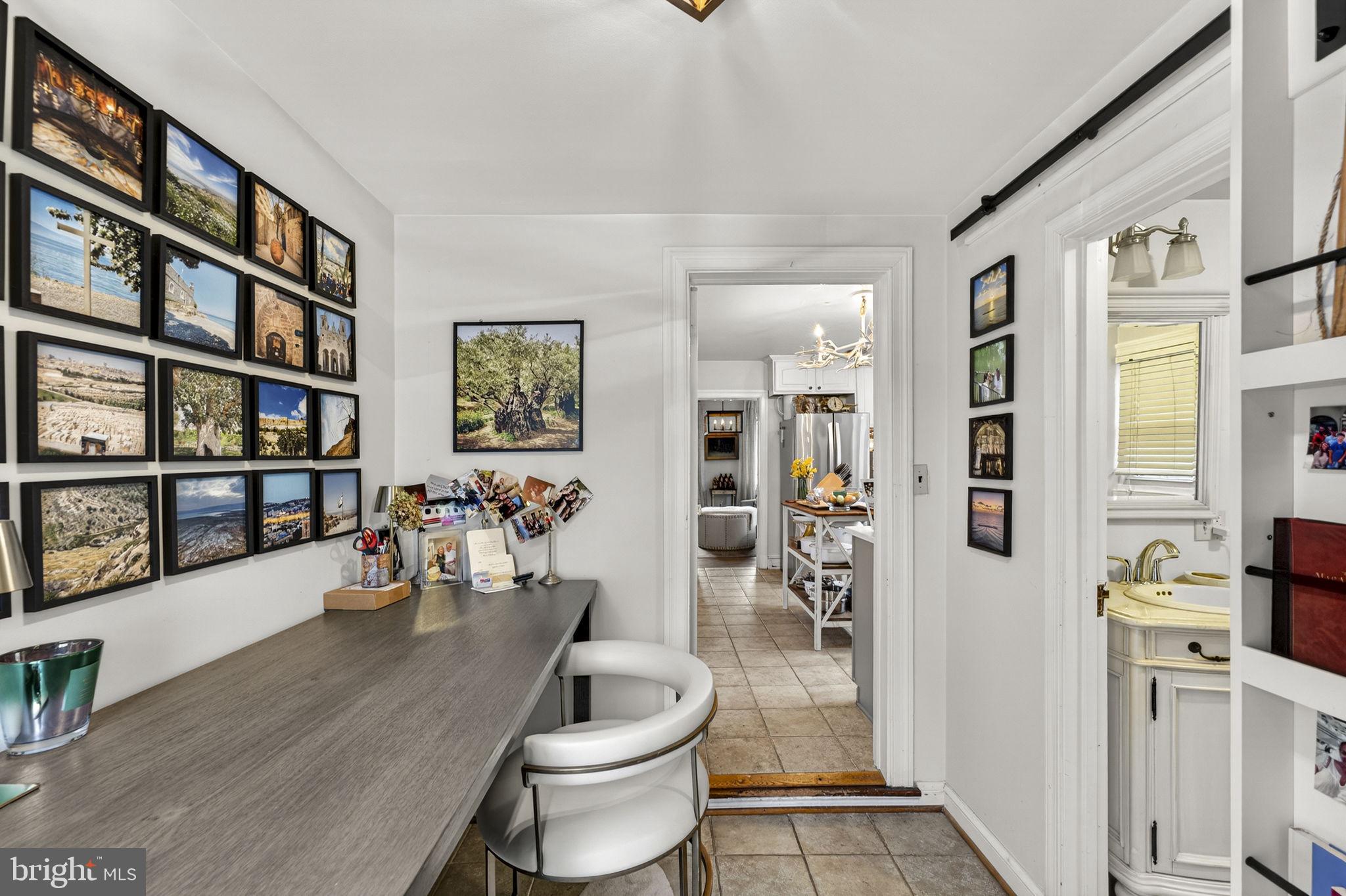 700 W WASHINGTON STREET