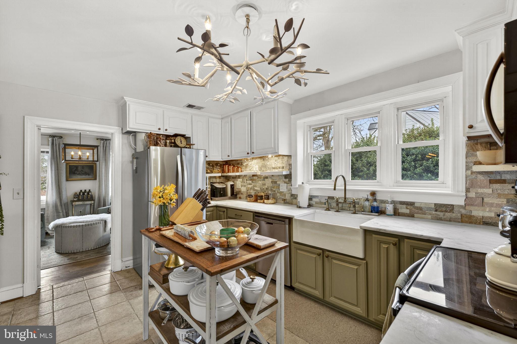 700 W WASHINGTON STREET