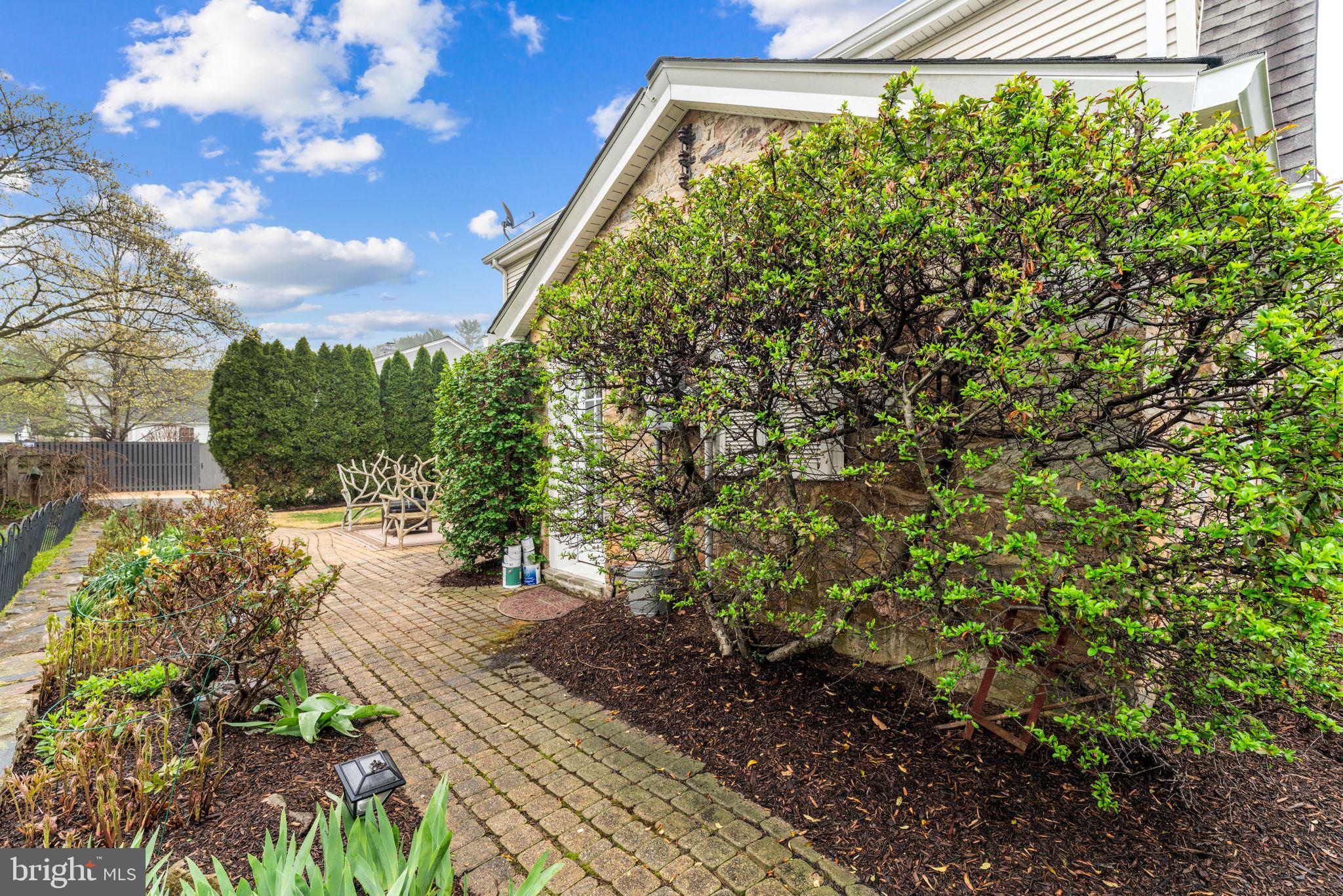 700 W WASHINGTON STREET