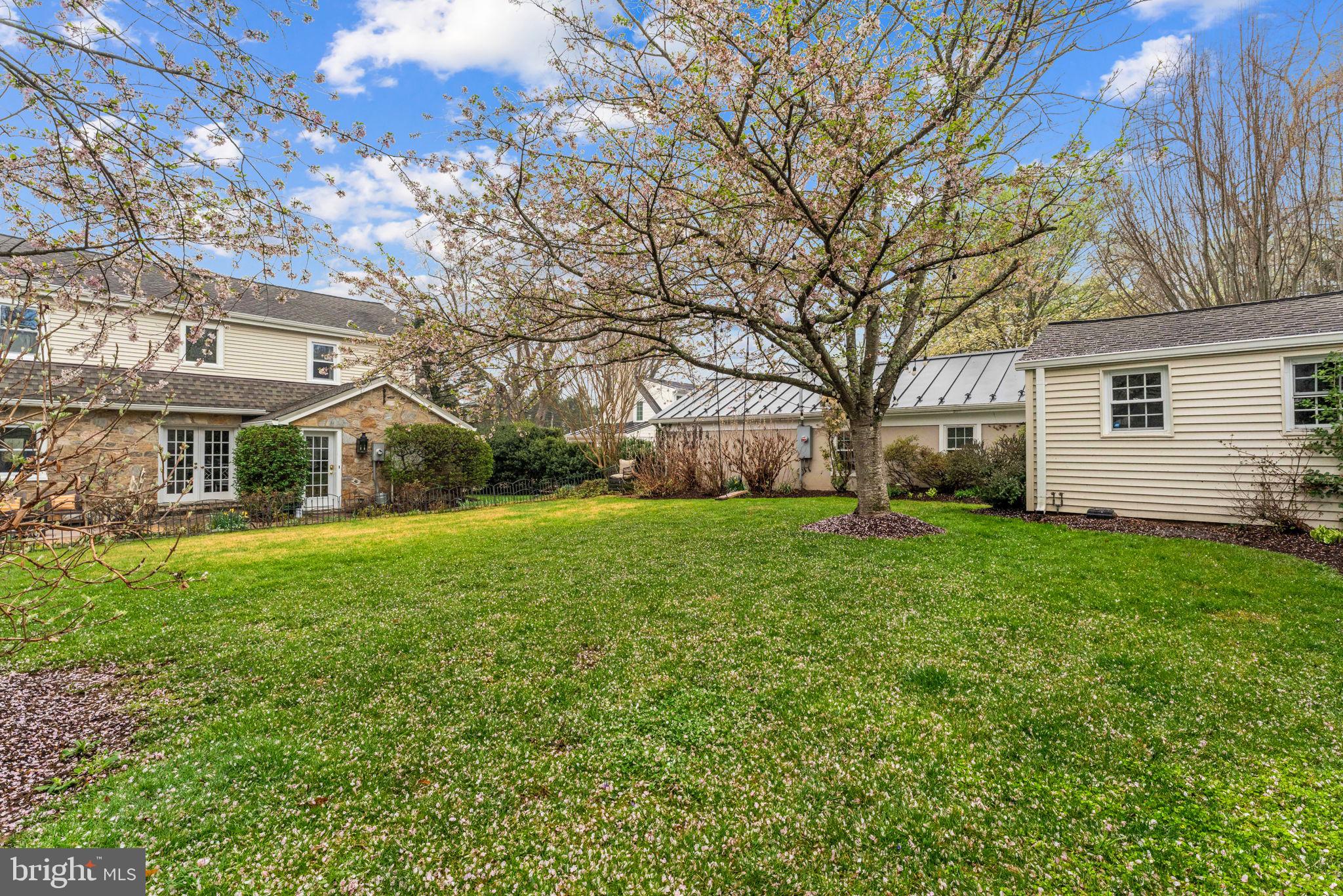 700 W WASHINGTON STREET