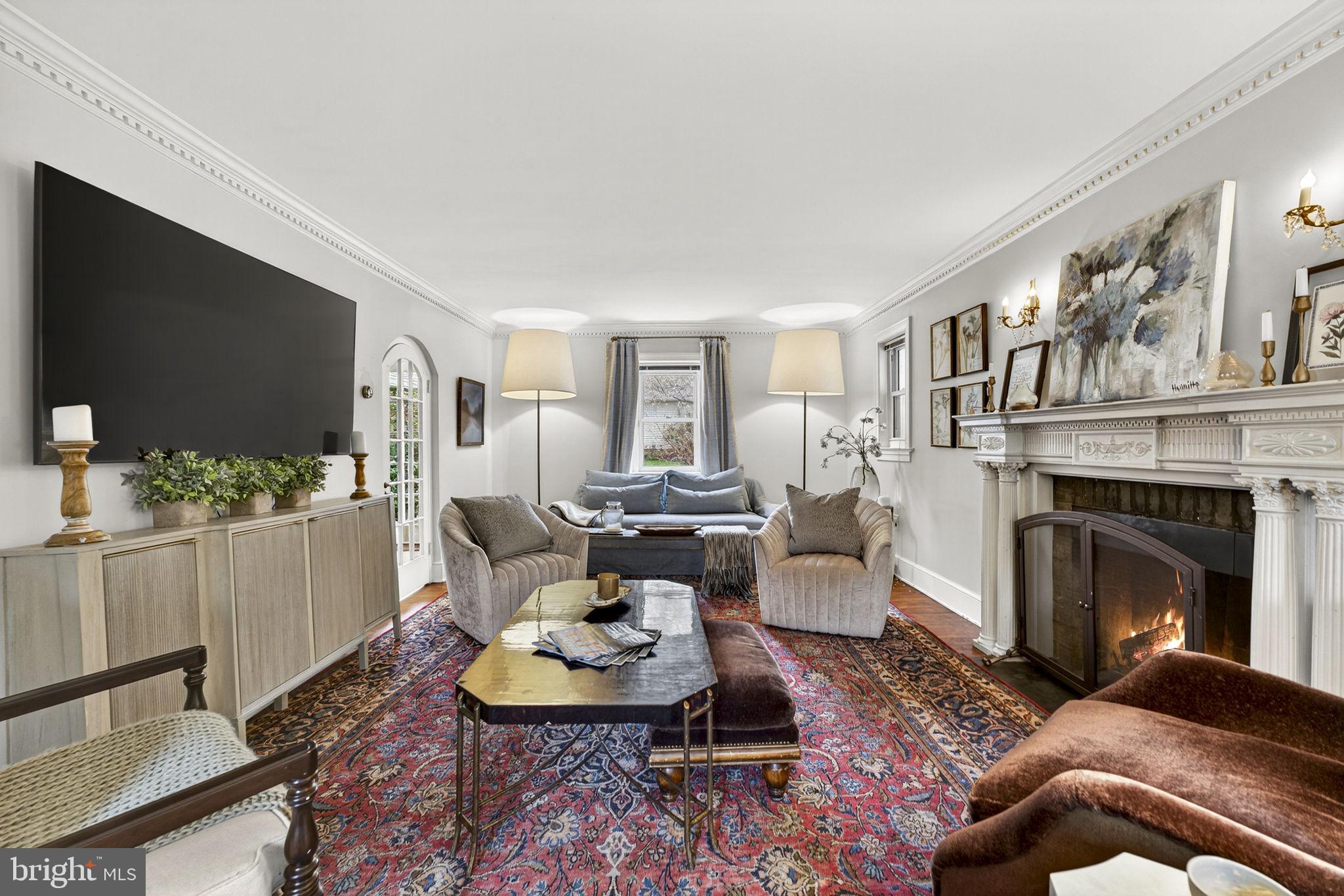 700 W WASHINGTON STREET