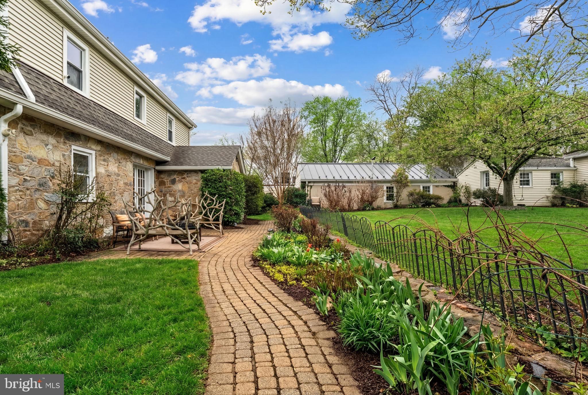 700 W WASHINGTON STREET