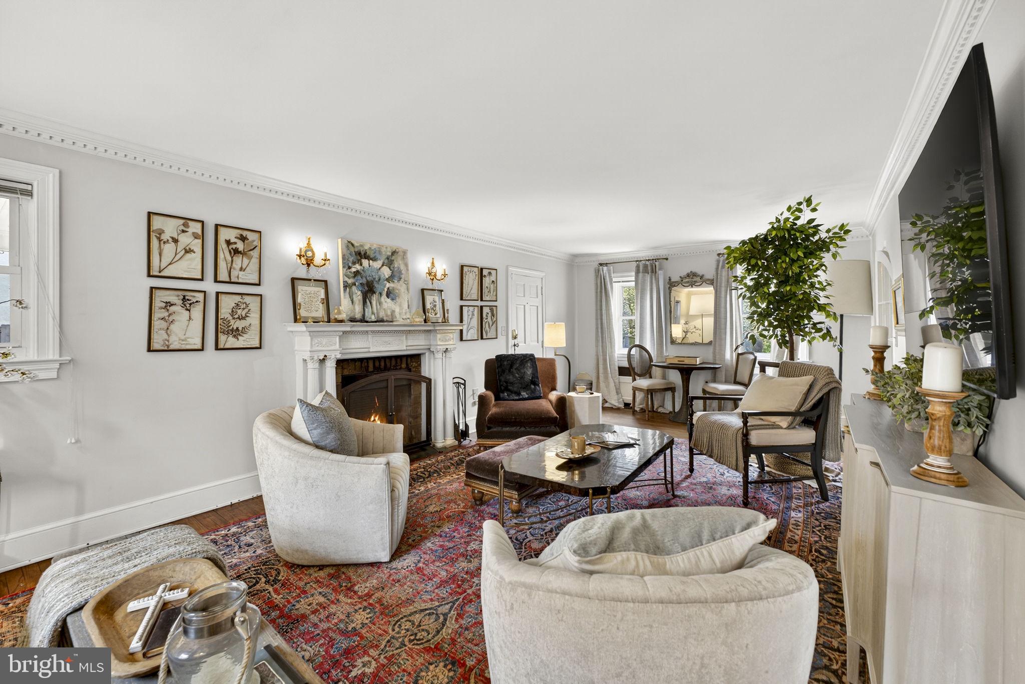 700 W WASHINGTON STREET