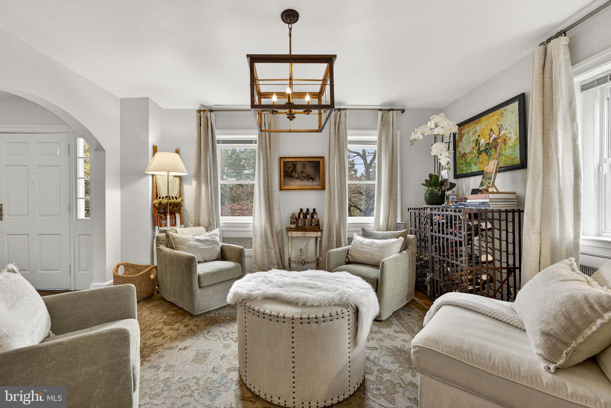 700 W WASHINGTON STREET