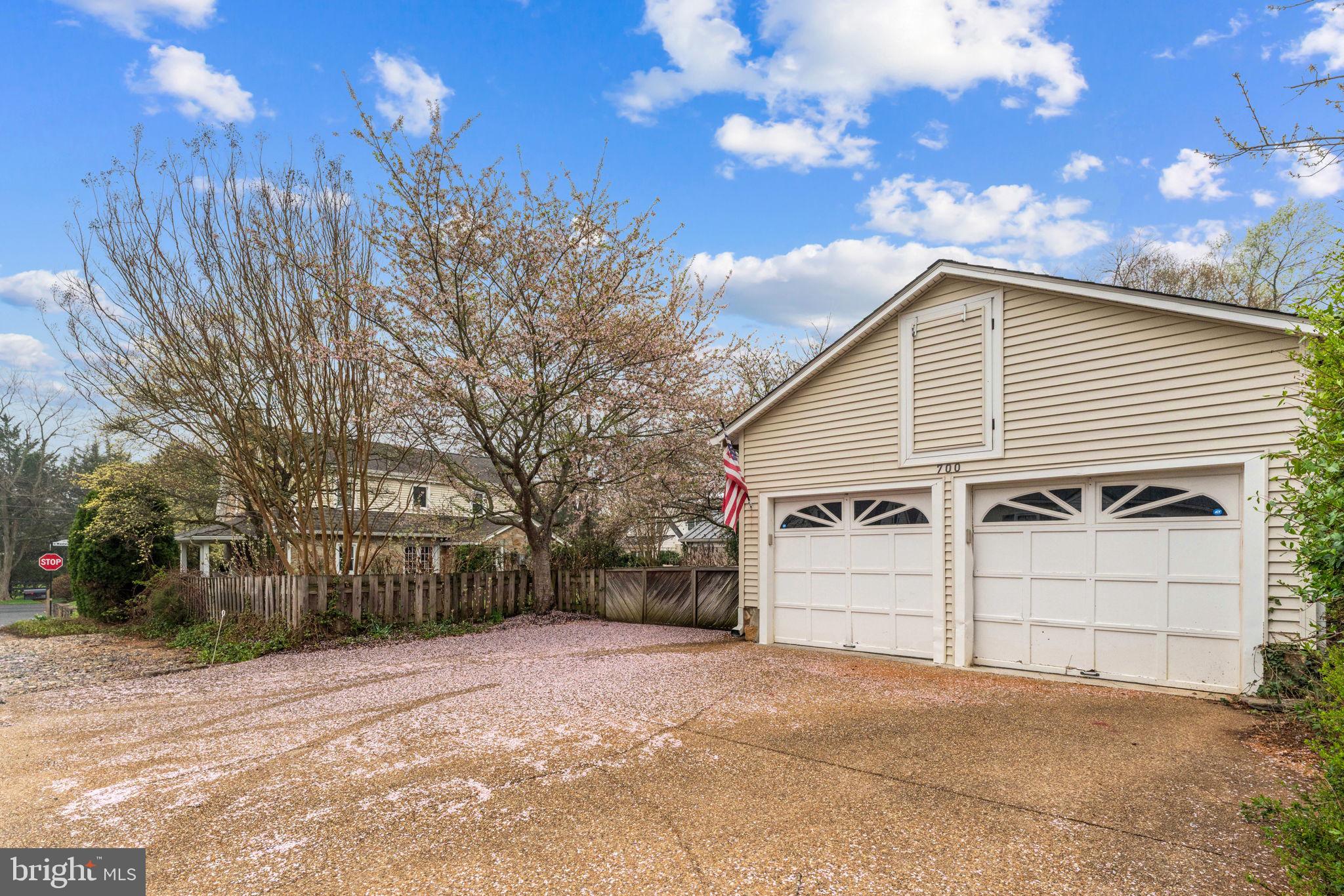 700 W WASHINGTON STREET