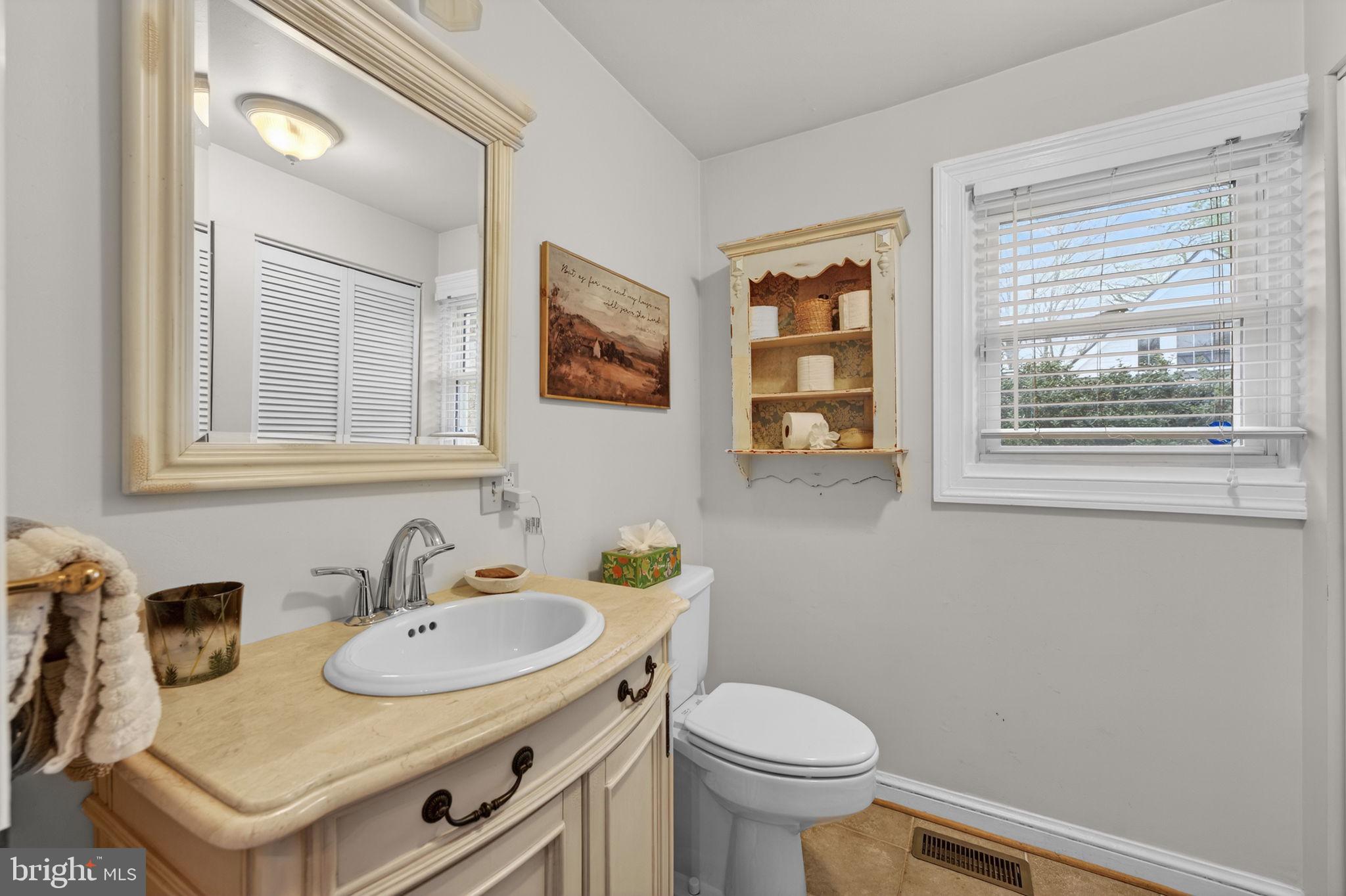 700 W WASHINGTON STREET