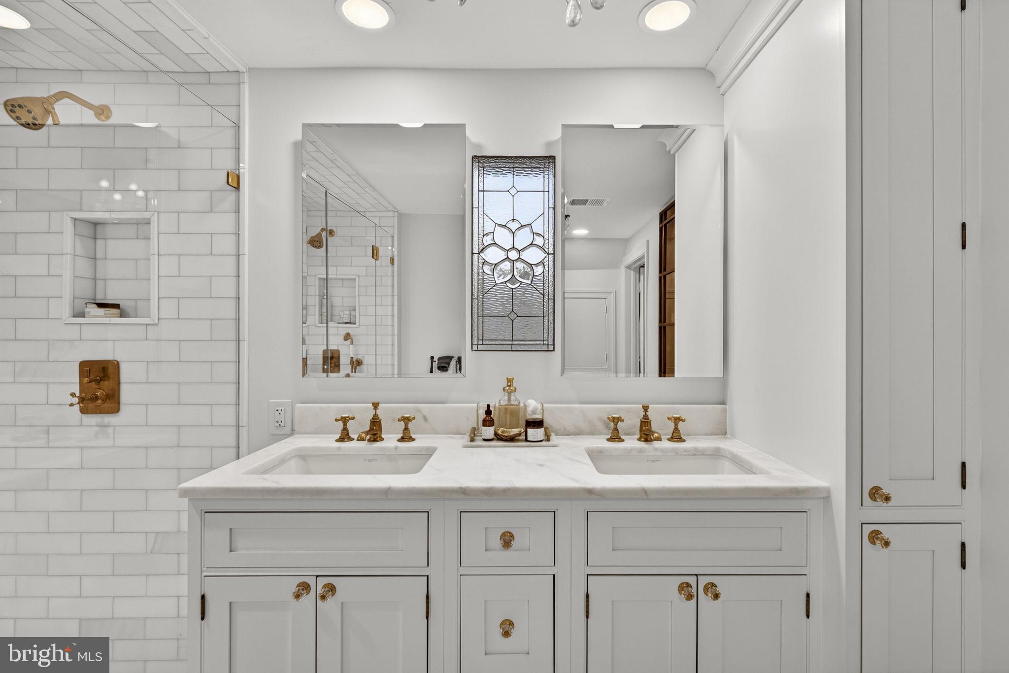 700 W WASHINGTON STREET