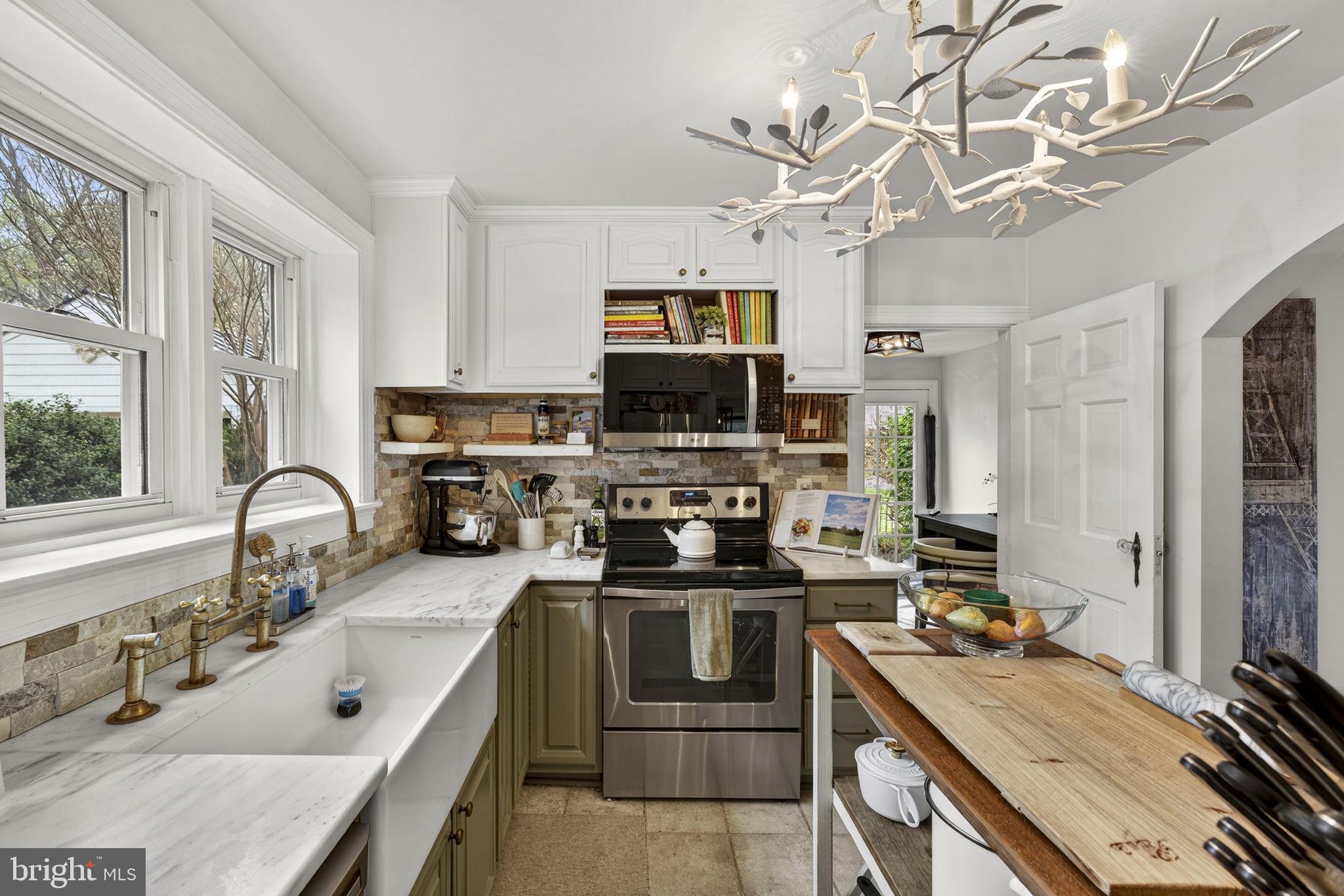 700 W WASHINGTON STREET