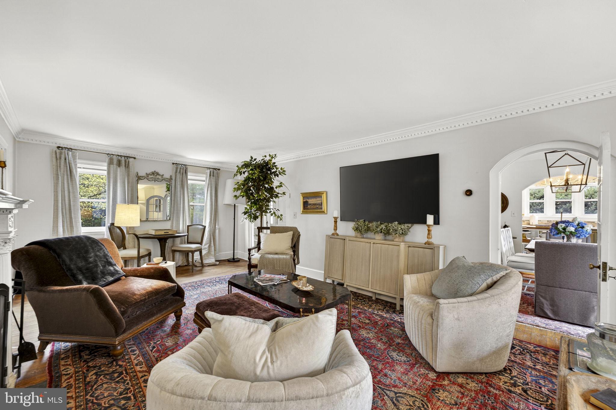 700 W WASHINGTON STREET