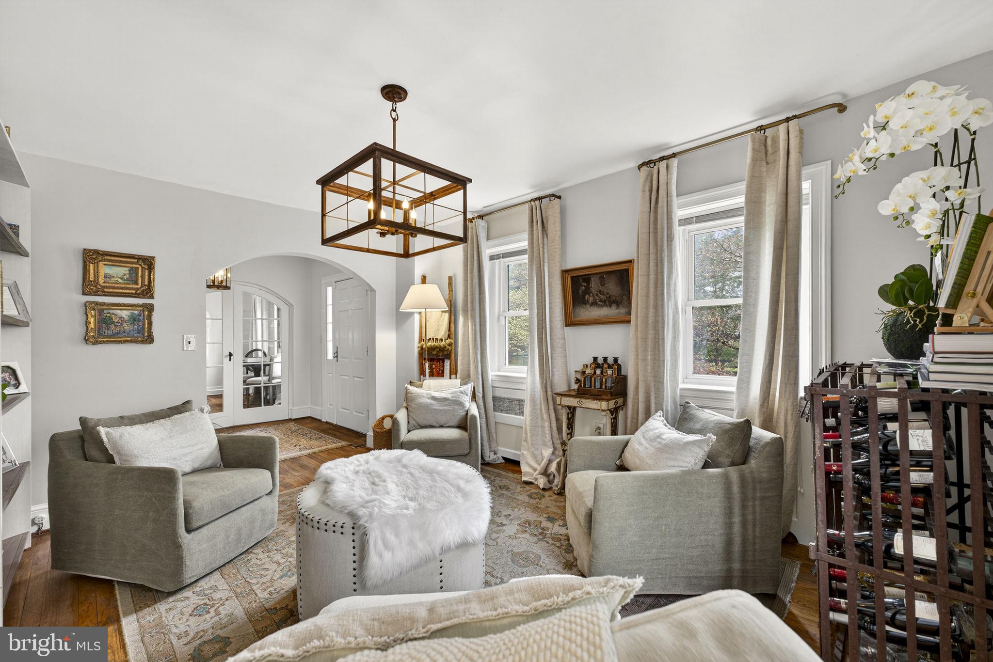 700 W WASHINGTON STREET