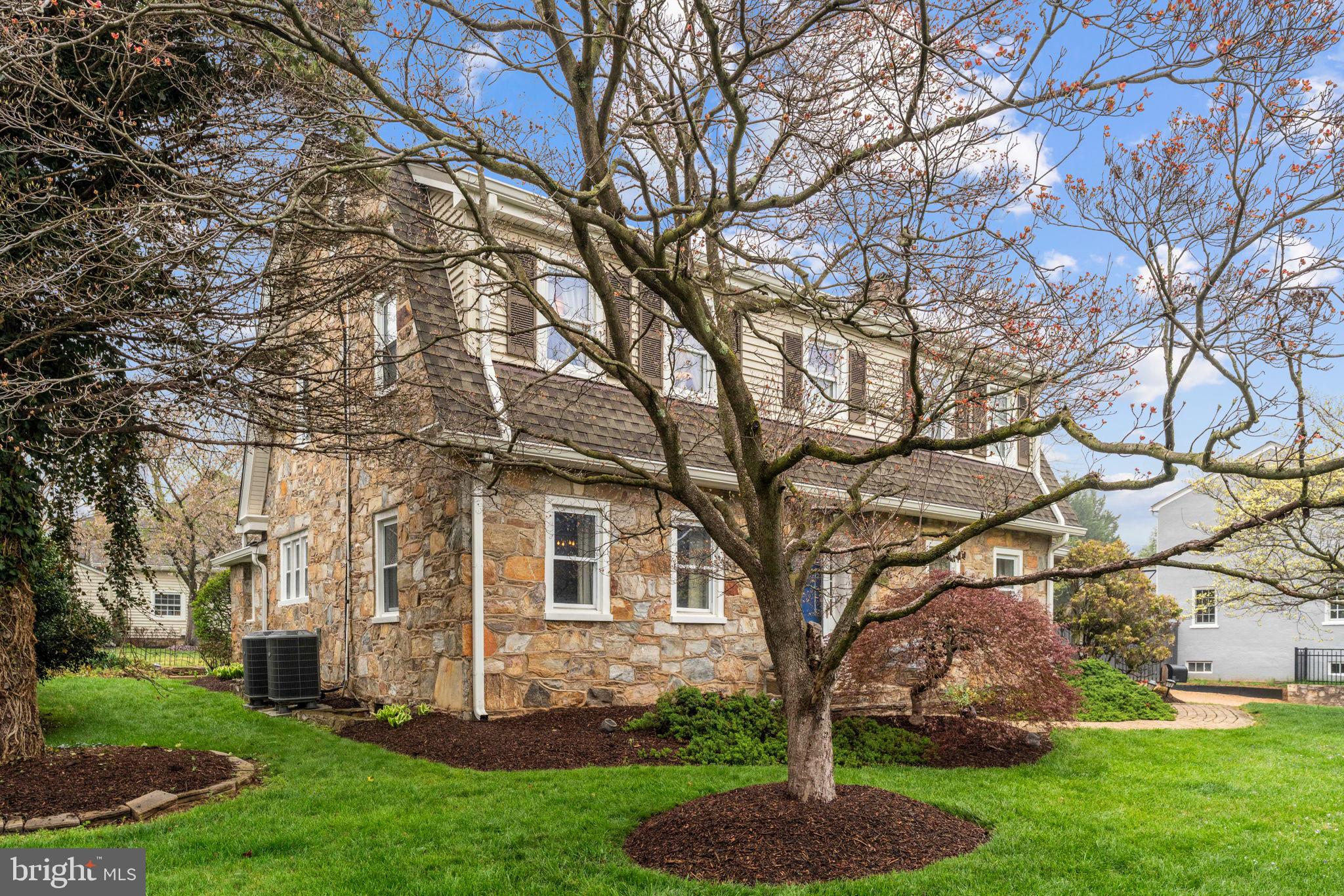 700 W WASHINGTON STREET