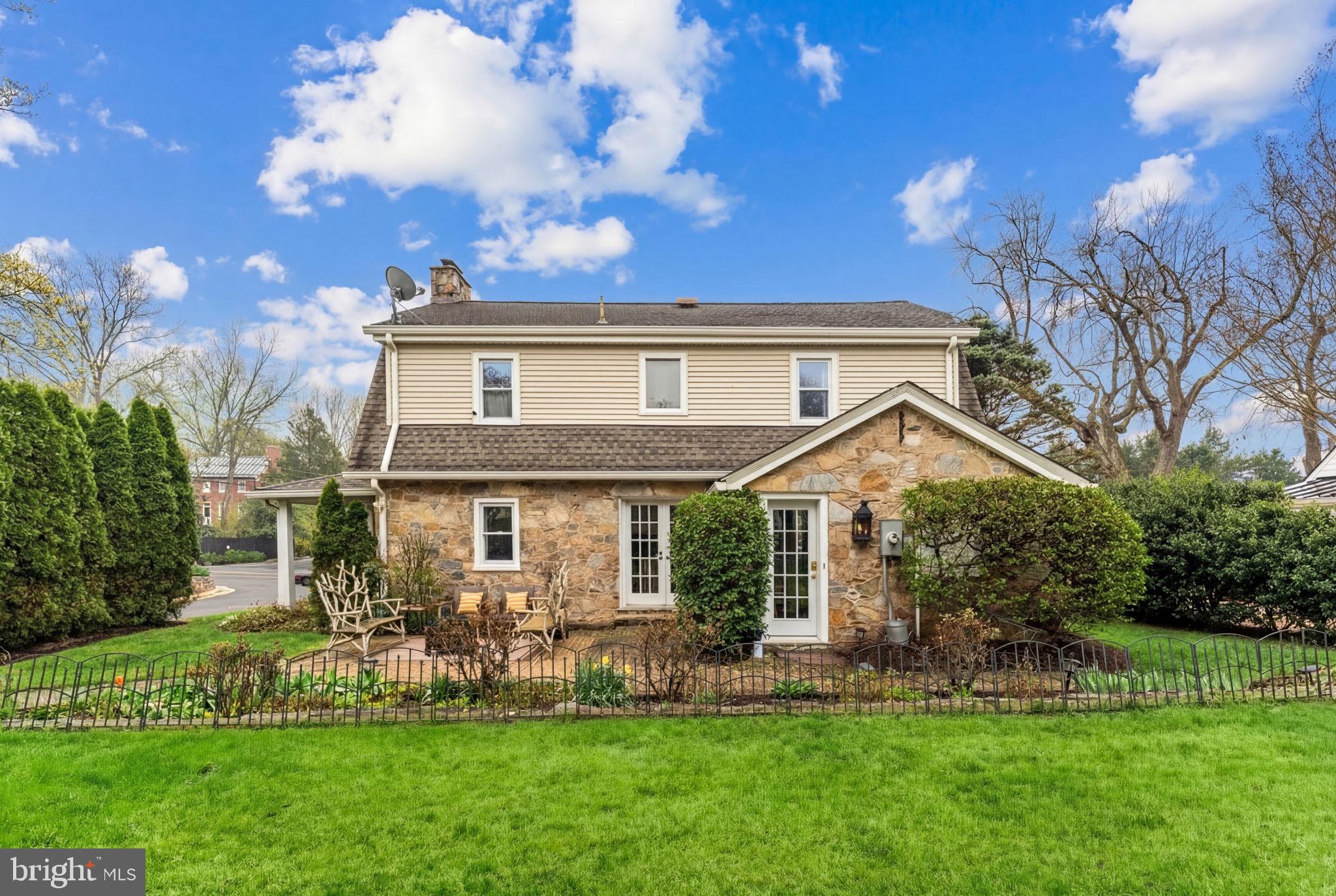 700 W WASHINGTON STREET