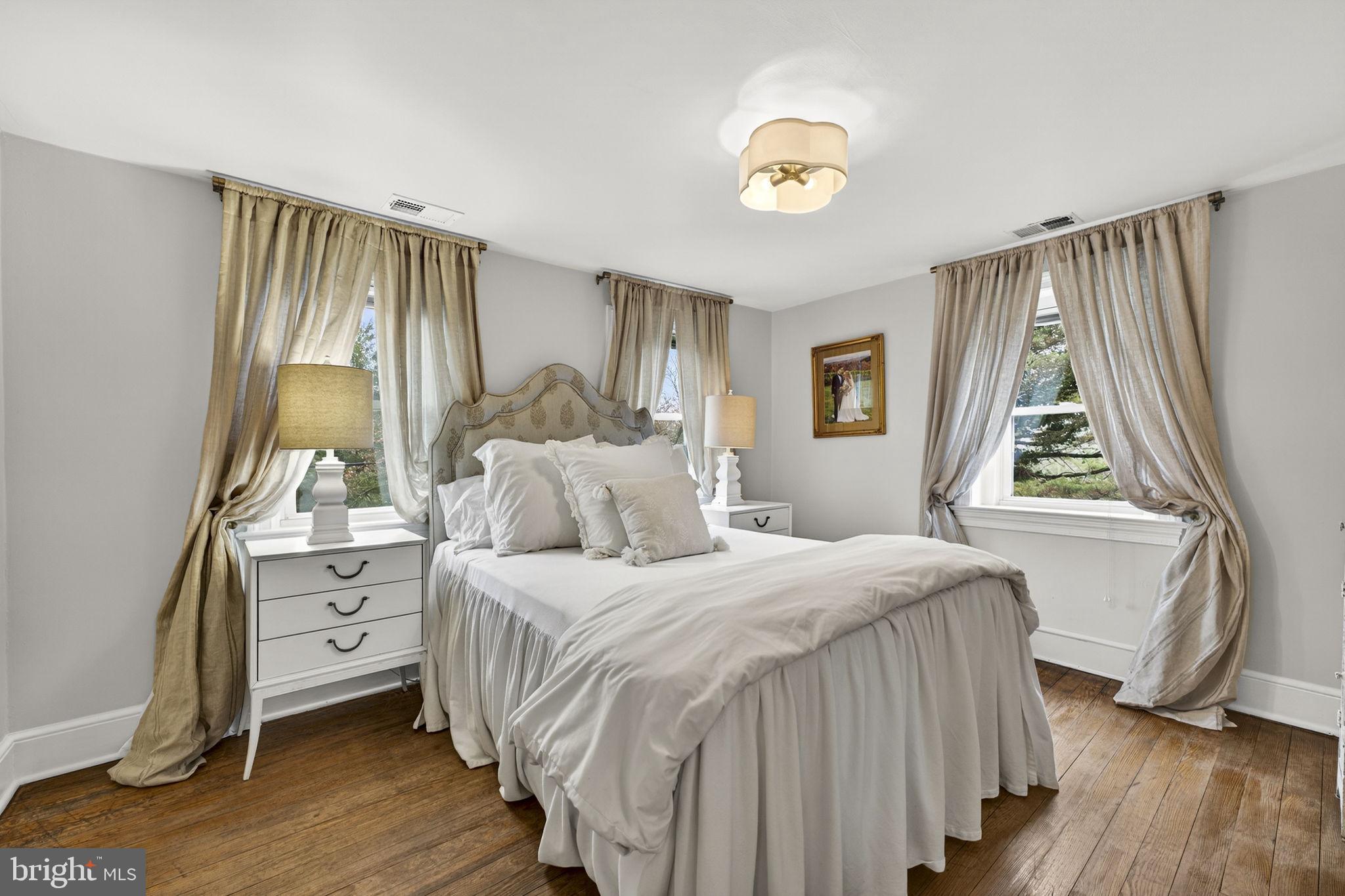 700 W WASHINGTON STREET