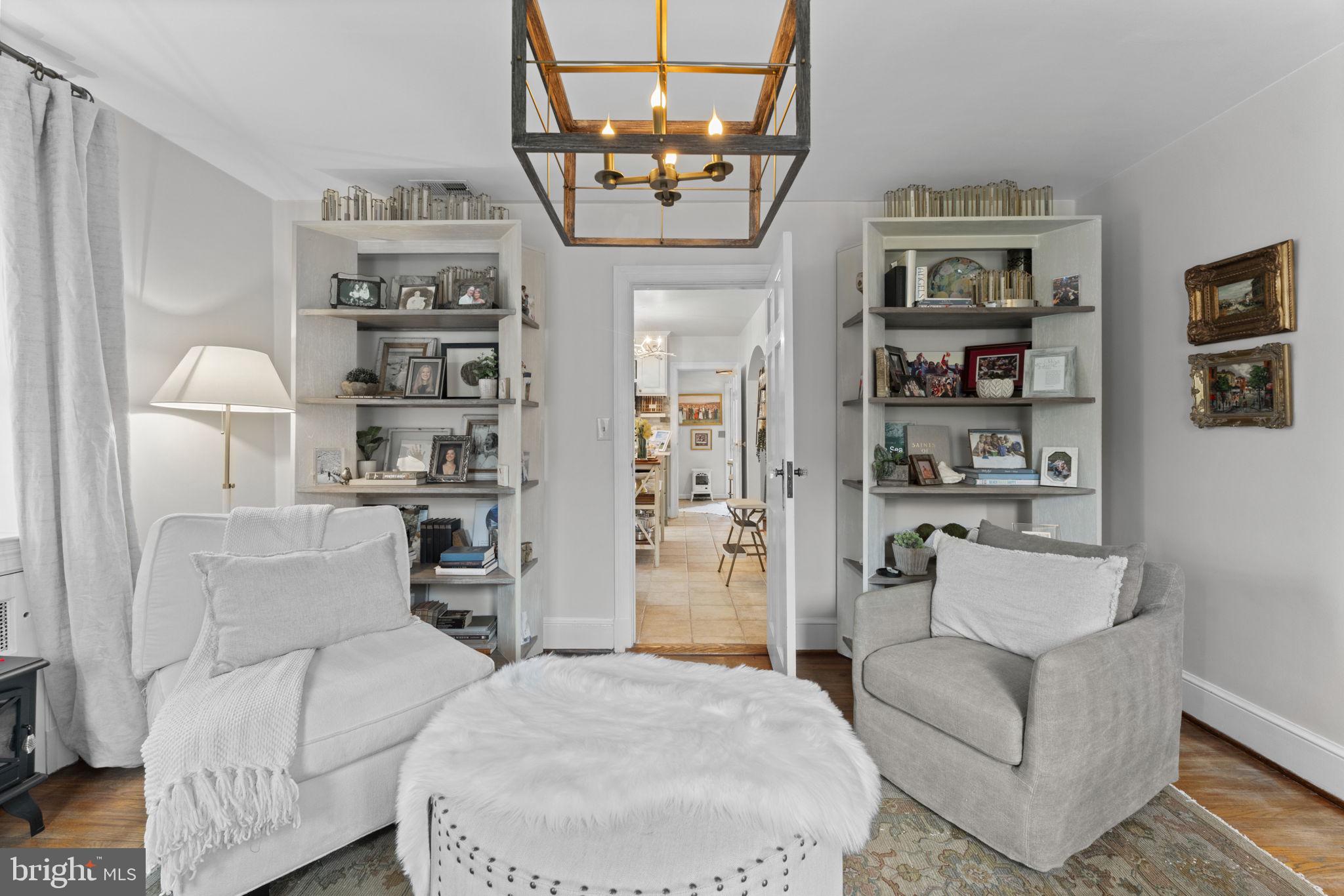 700 W WASHINGTON STREET