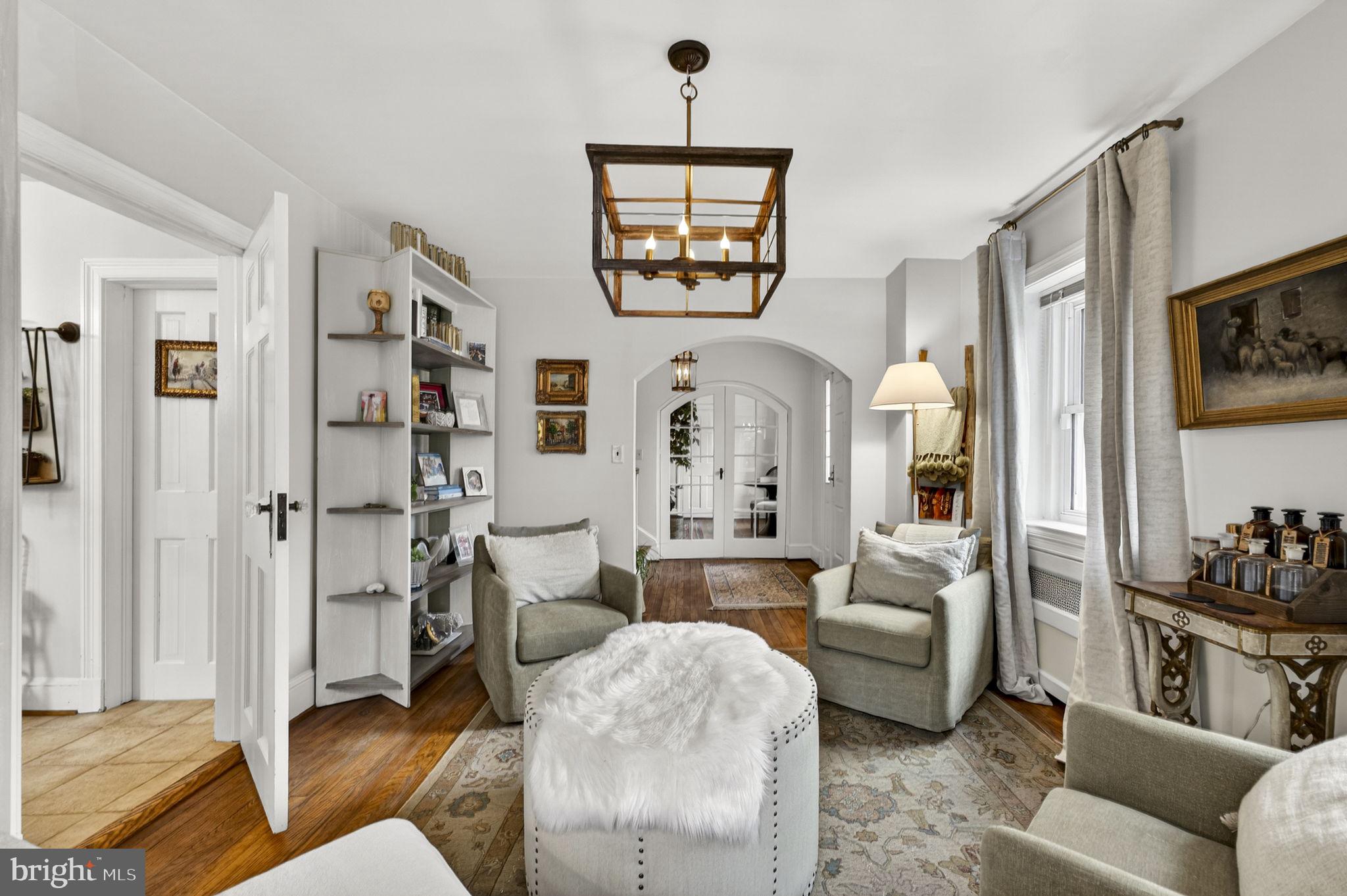 700 W WASHINGTON STREET