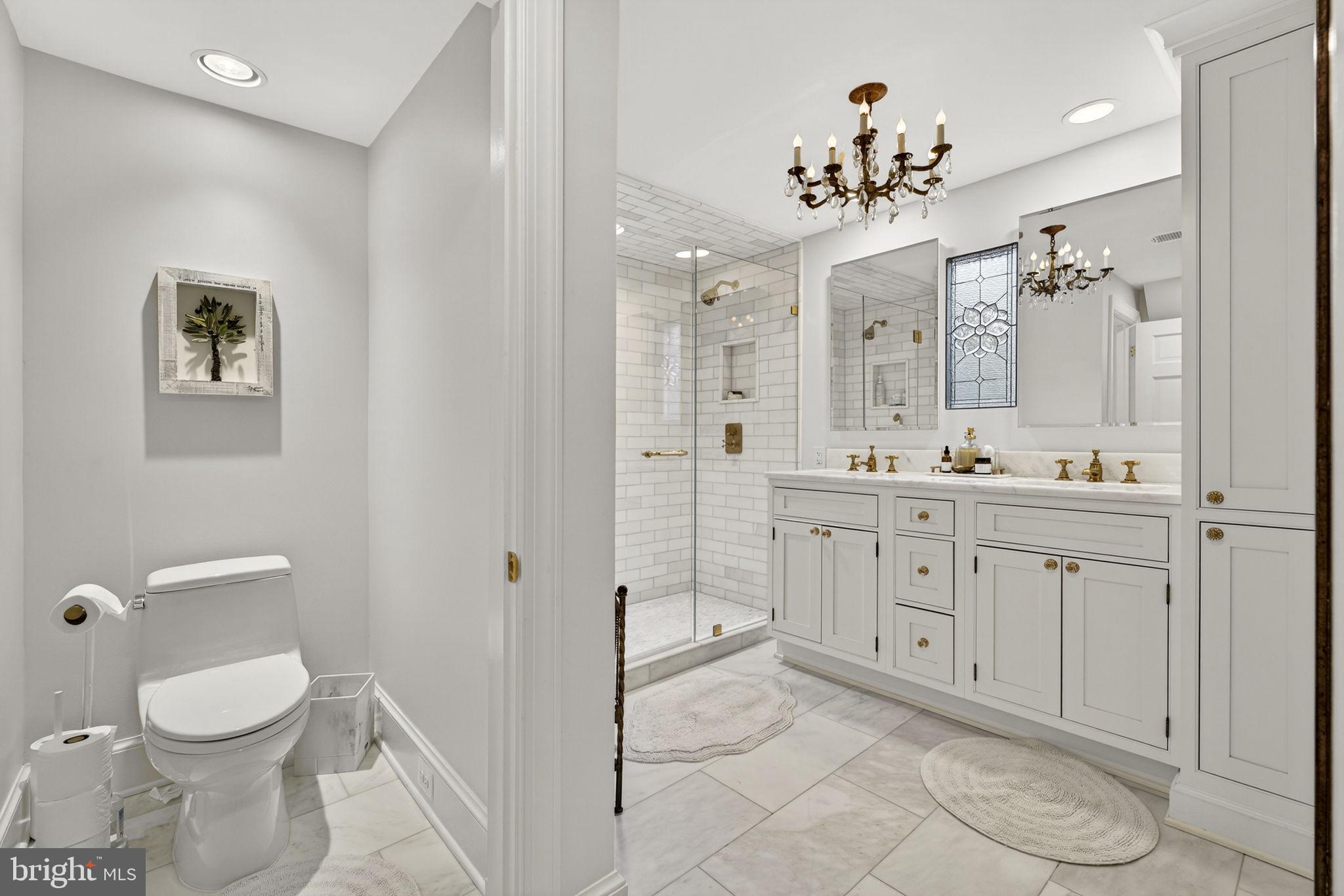 700 W WASHINGTON STREET