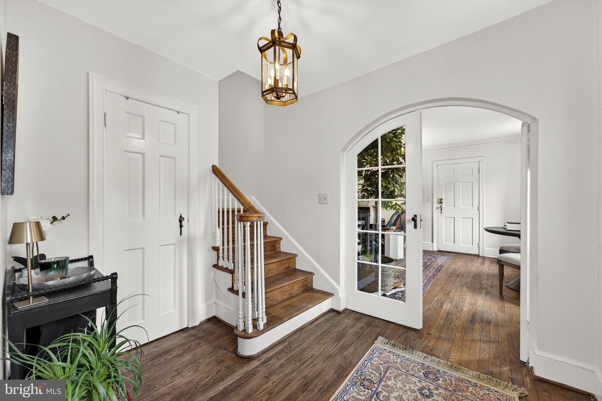 700 W WASHINGTON STREET