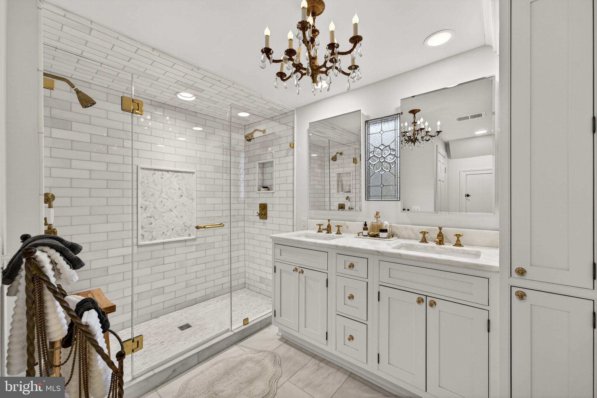 700 W WASHINGTON STREET