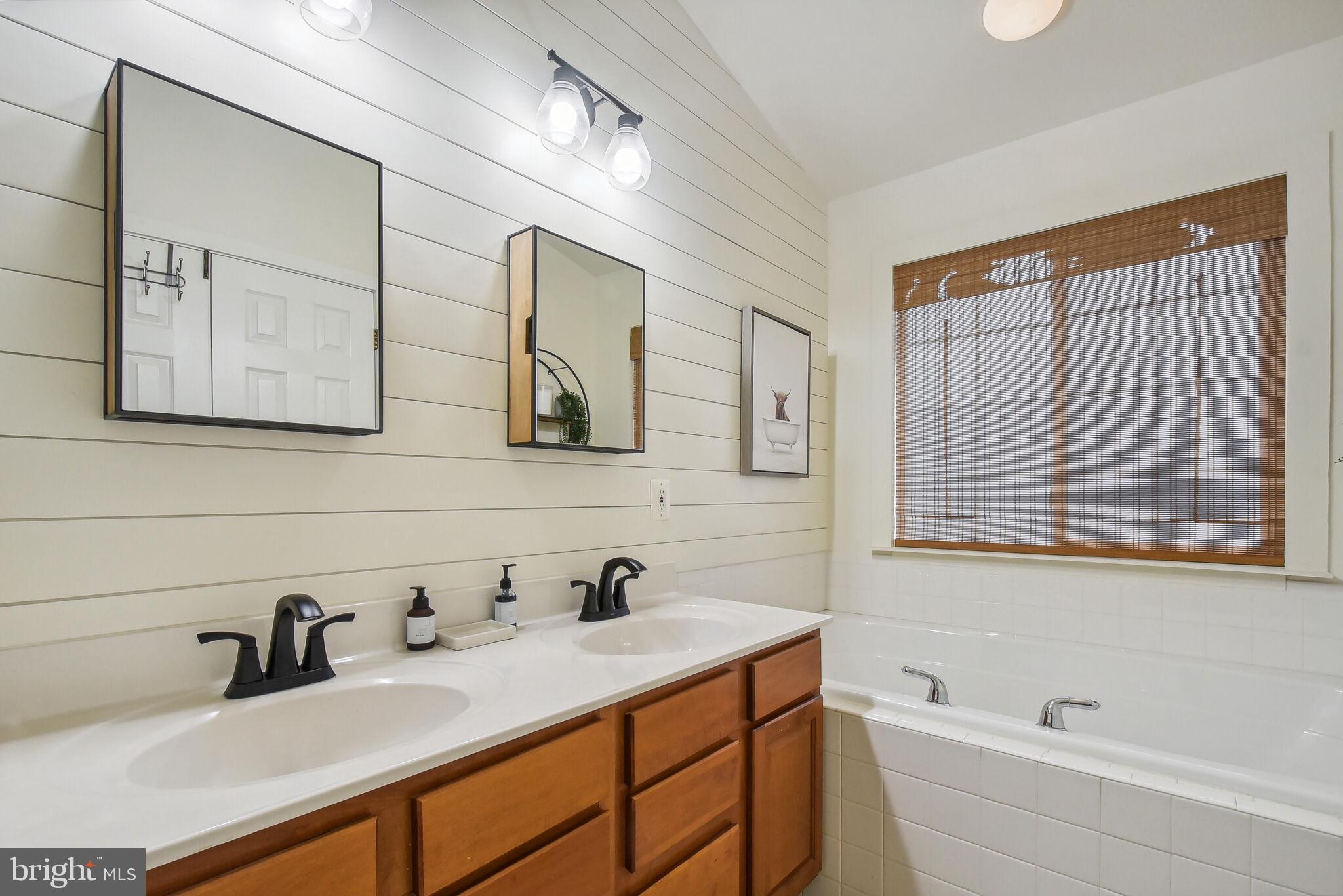 14175 HUNTERS RUN WAY